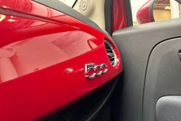 punainen Fiat 500 2011 kuva 18.