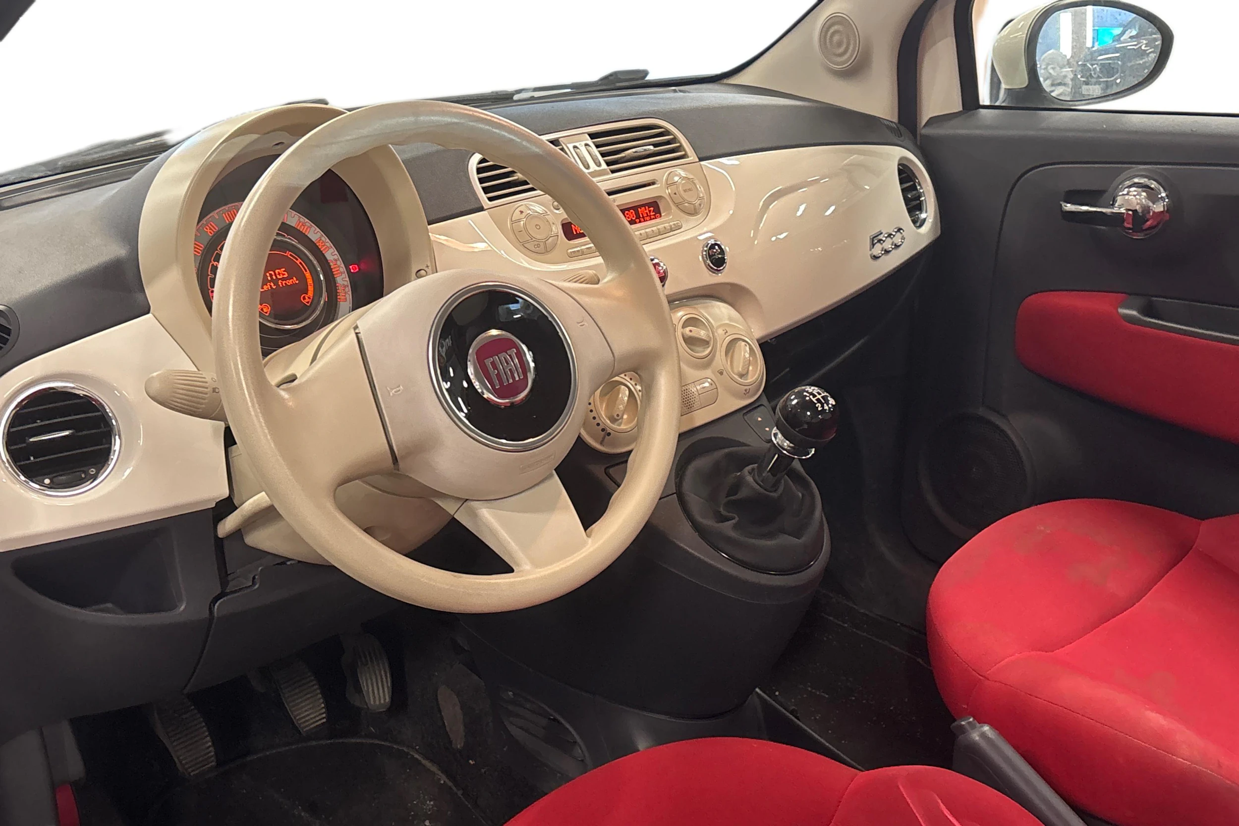 valkoinen Fiat 500 2011 kuva 3.