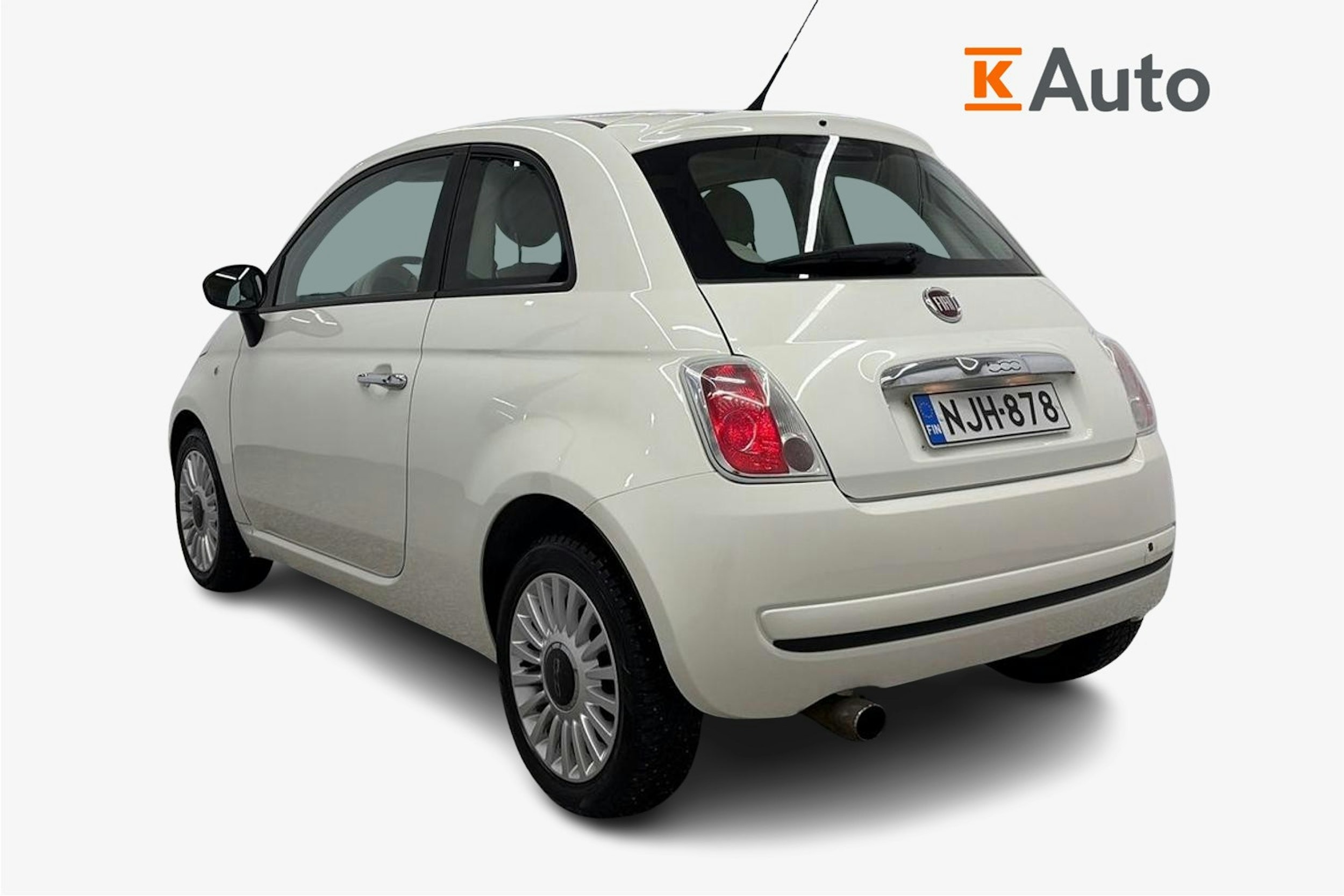Valkoinen Fiat 500 2013 kuva 2.