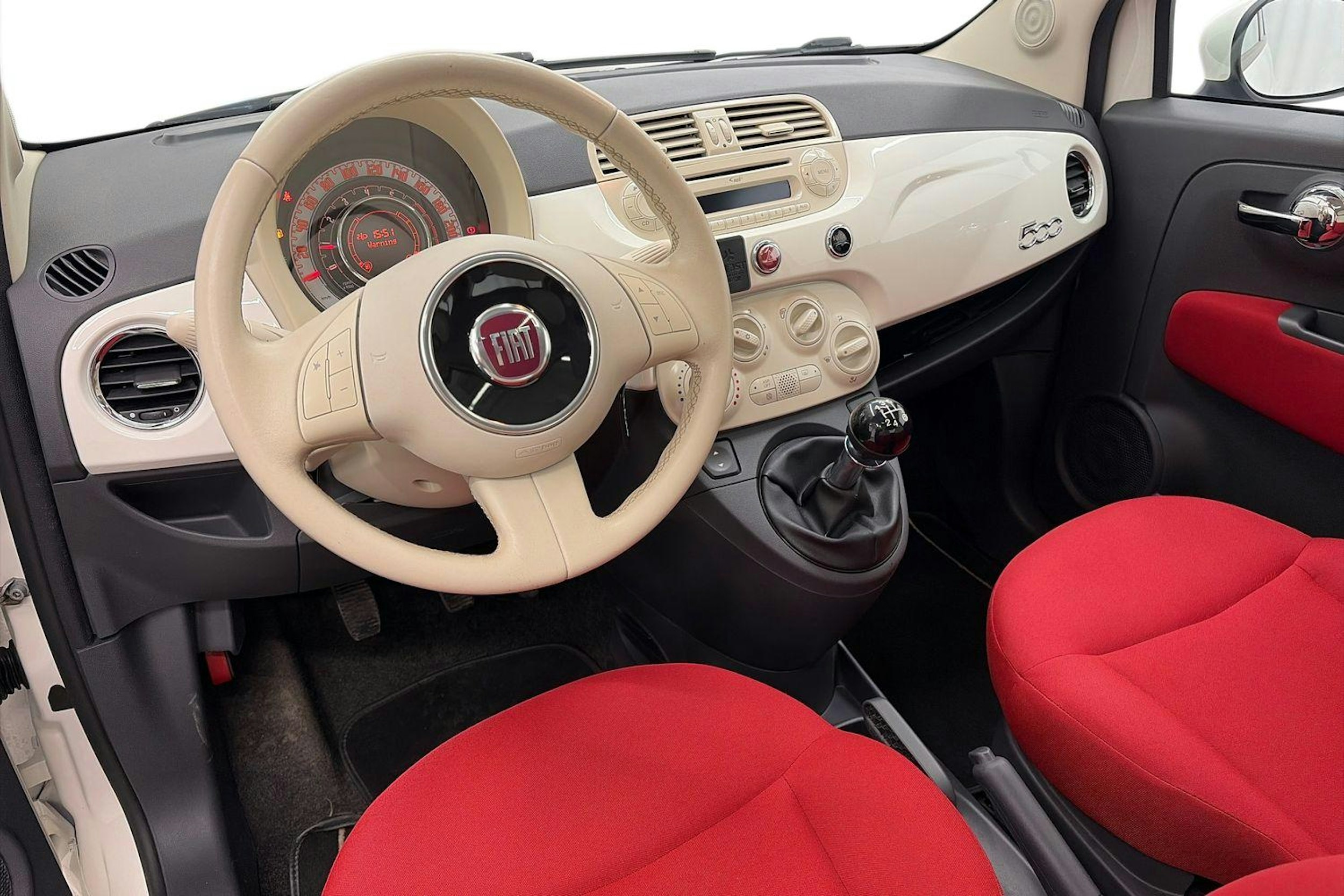 Valkoinen Fiat 500 2013 kuva 7.