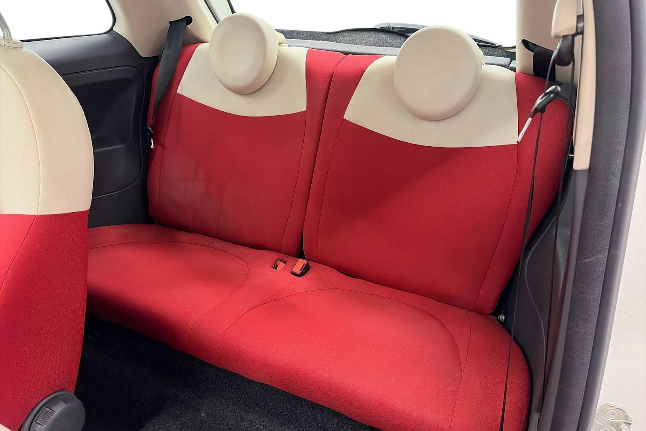 Valkoinen Fiat 500 2013 kuva 10.