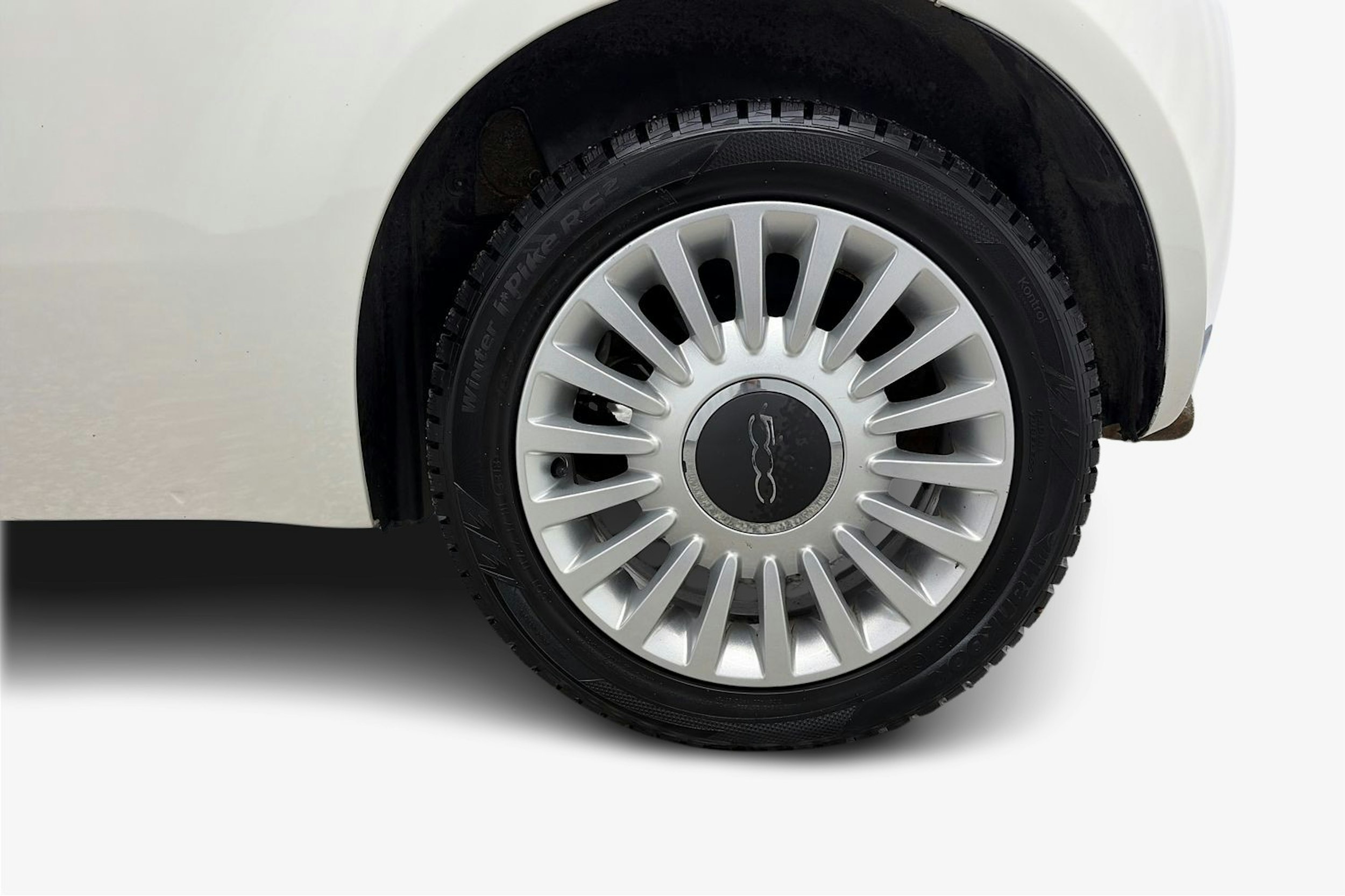 Valkoinen Fiat 500 2013 kuva 11.