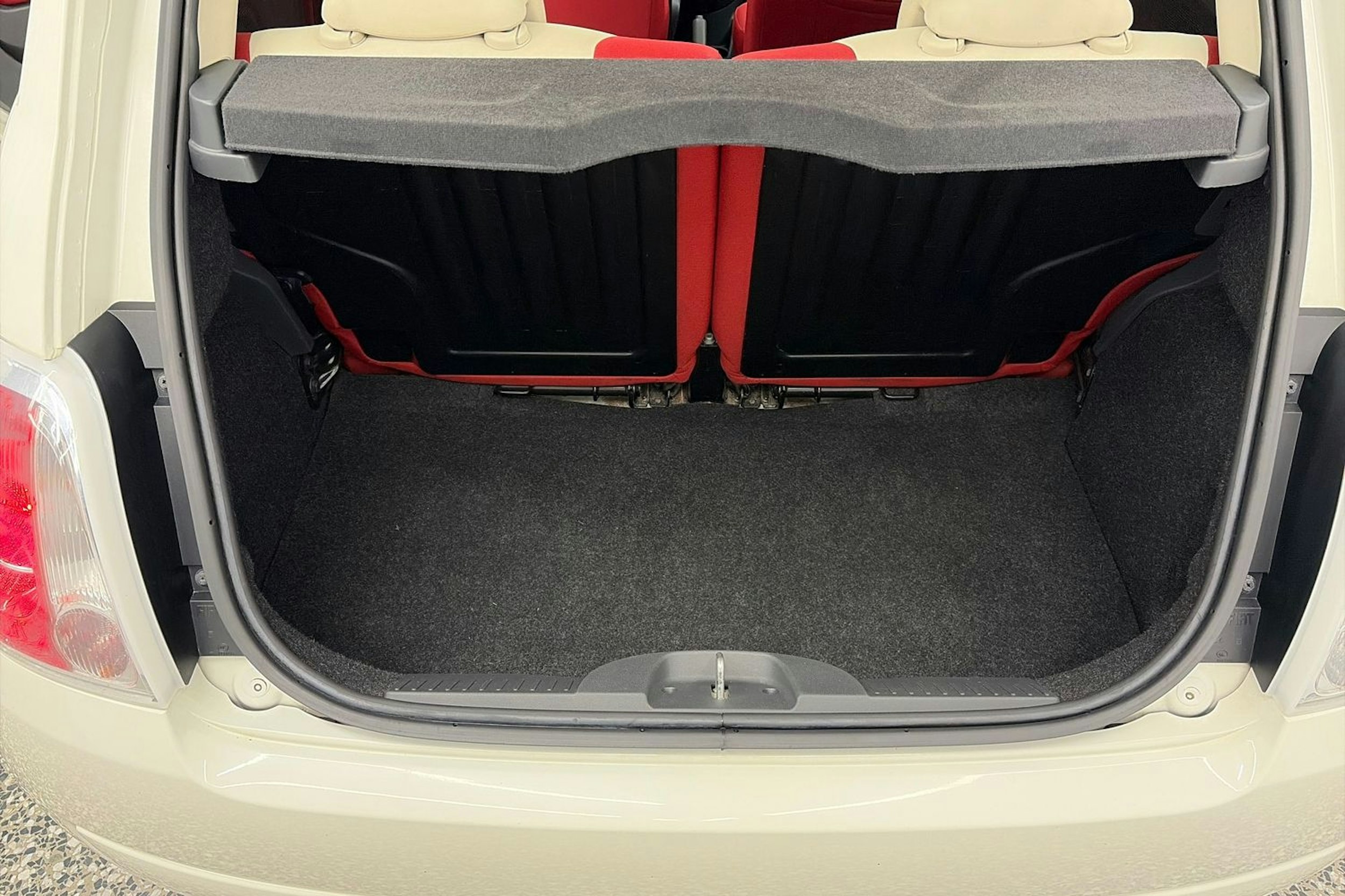 Valkoinen Fiat 500 2013 kuva 13.