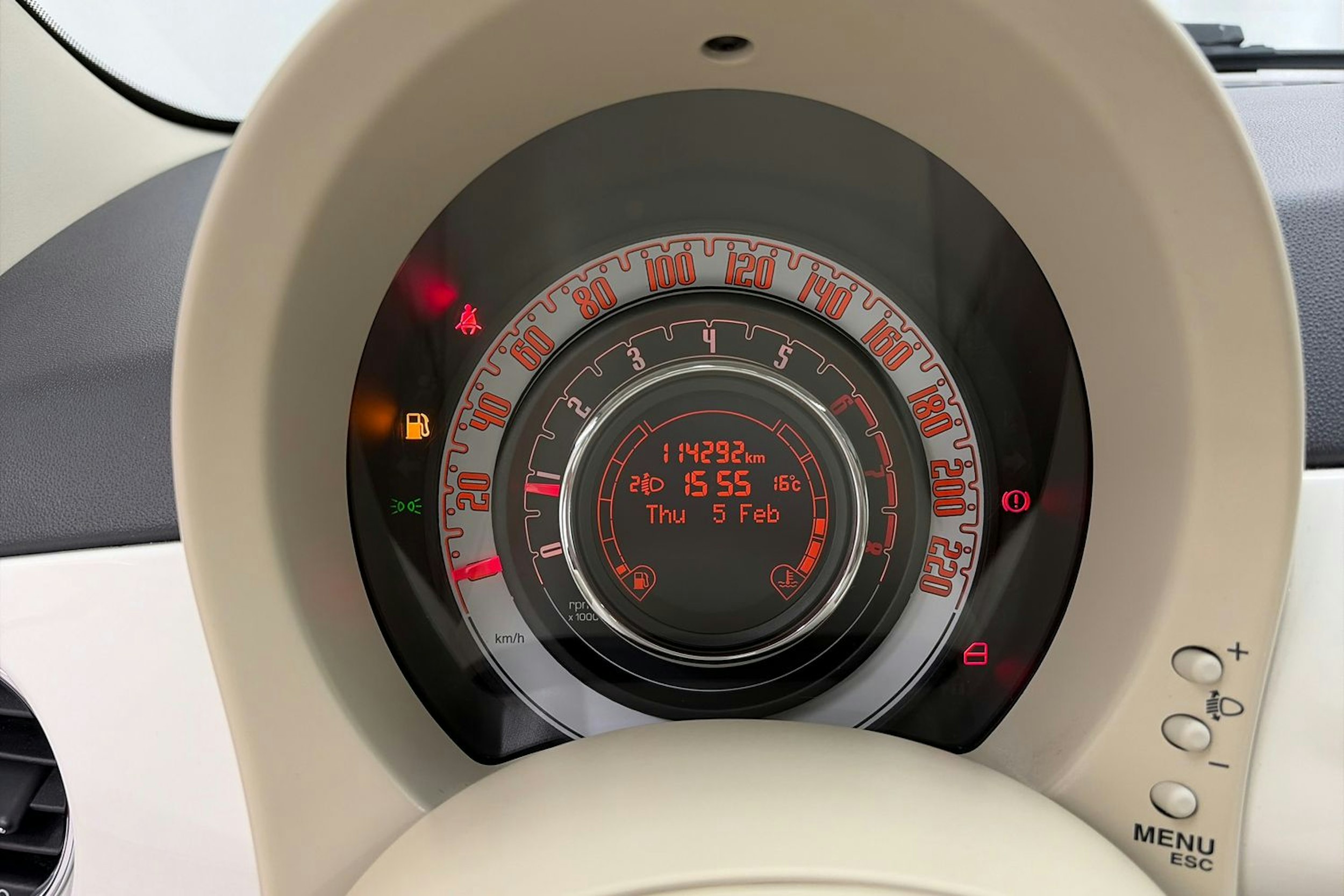 Valkoinen Fiat 500 2013 kuva 15.