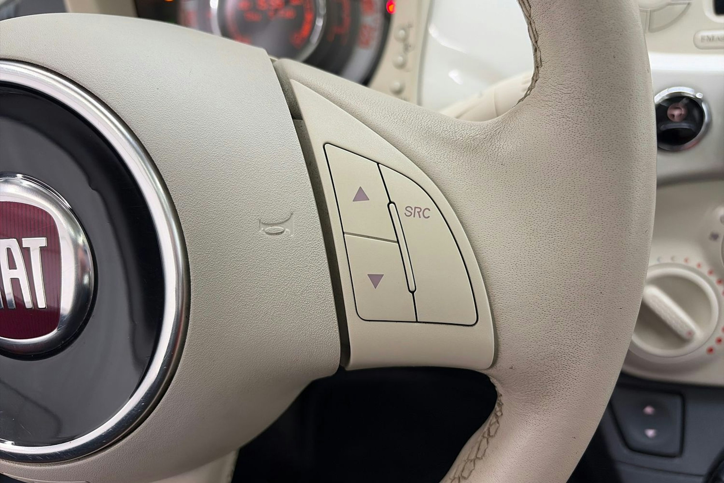 Valkoinen Fiat 500 2013 kuva 17.