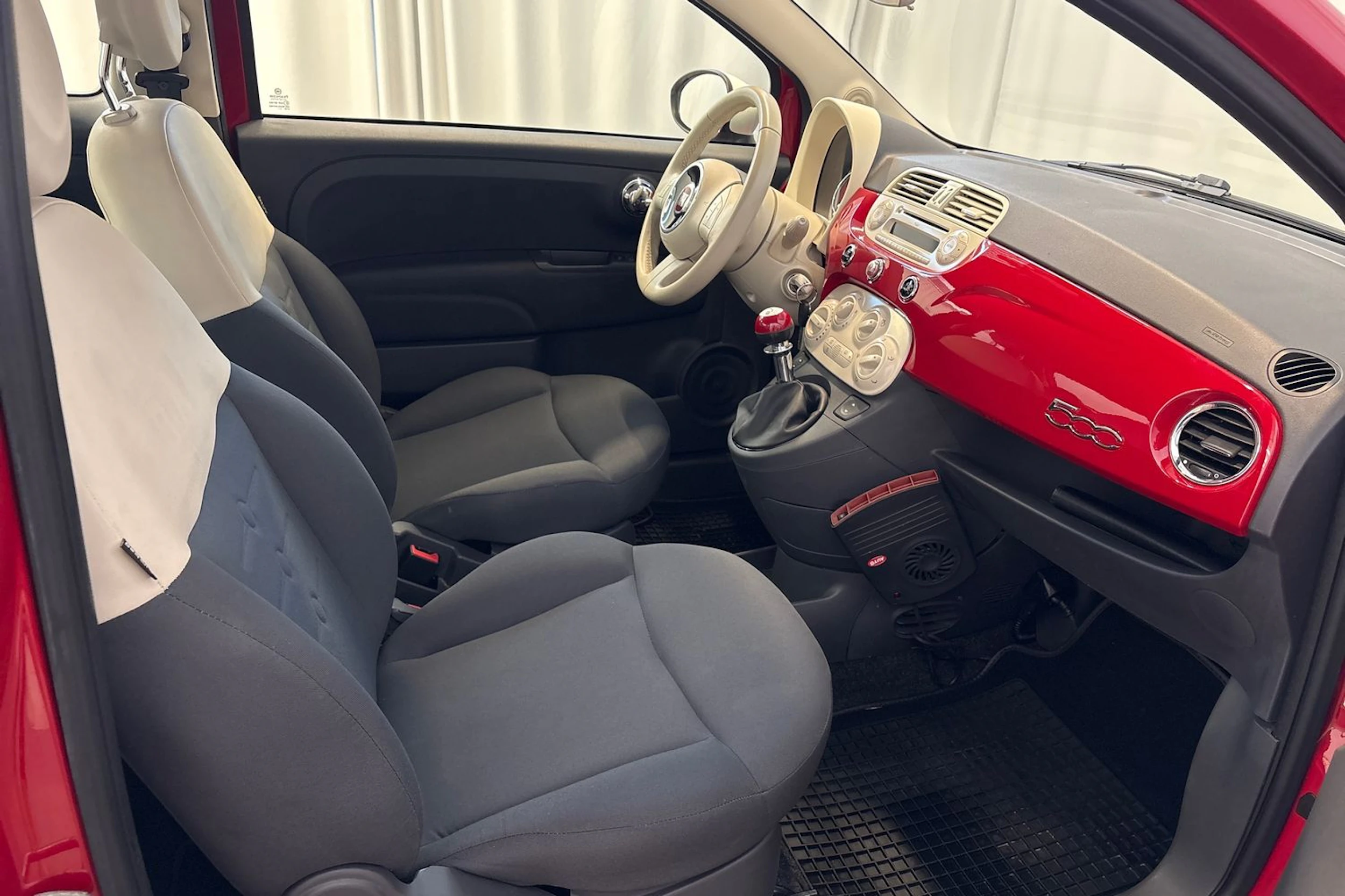 punainen Fiat 500 2014 kuva 12.