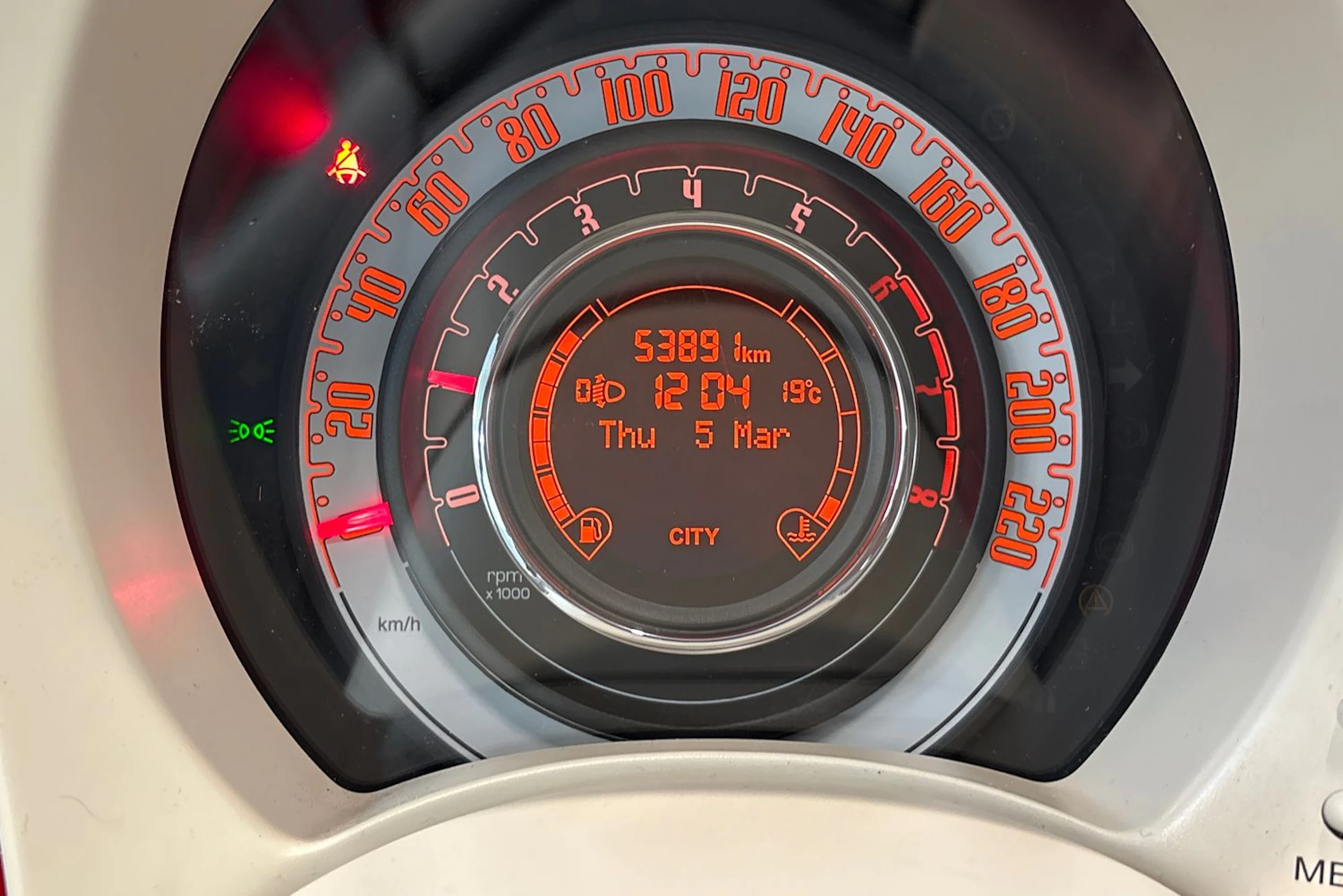 punainen Fiat 500 2014 kuva 14.