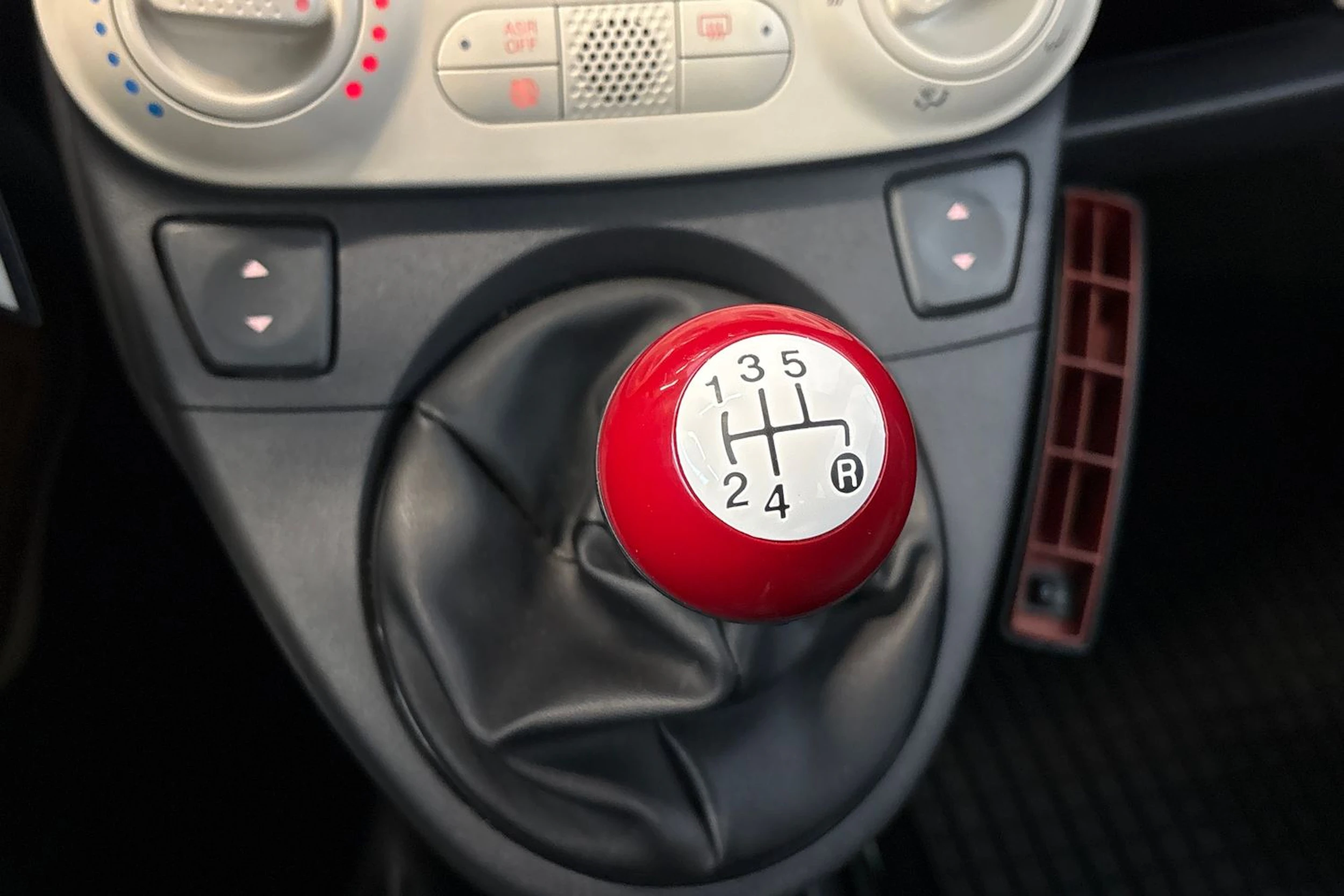 punainen Fiat 500 2014 kuva 17.