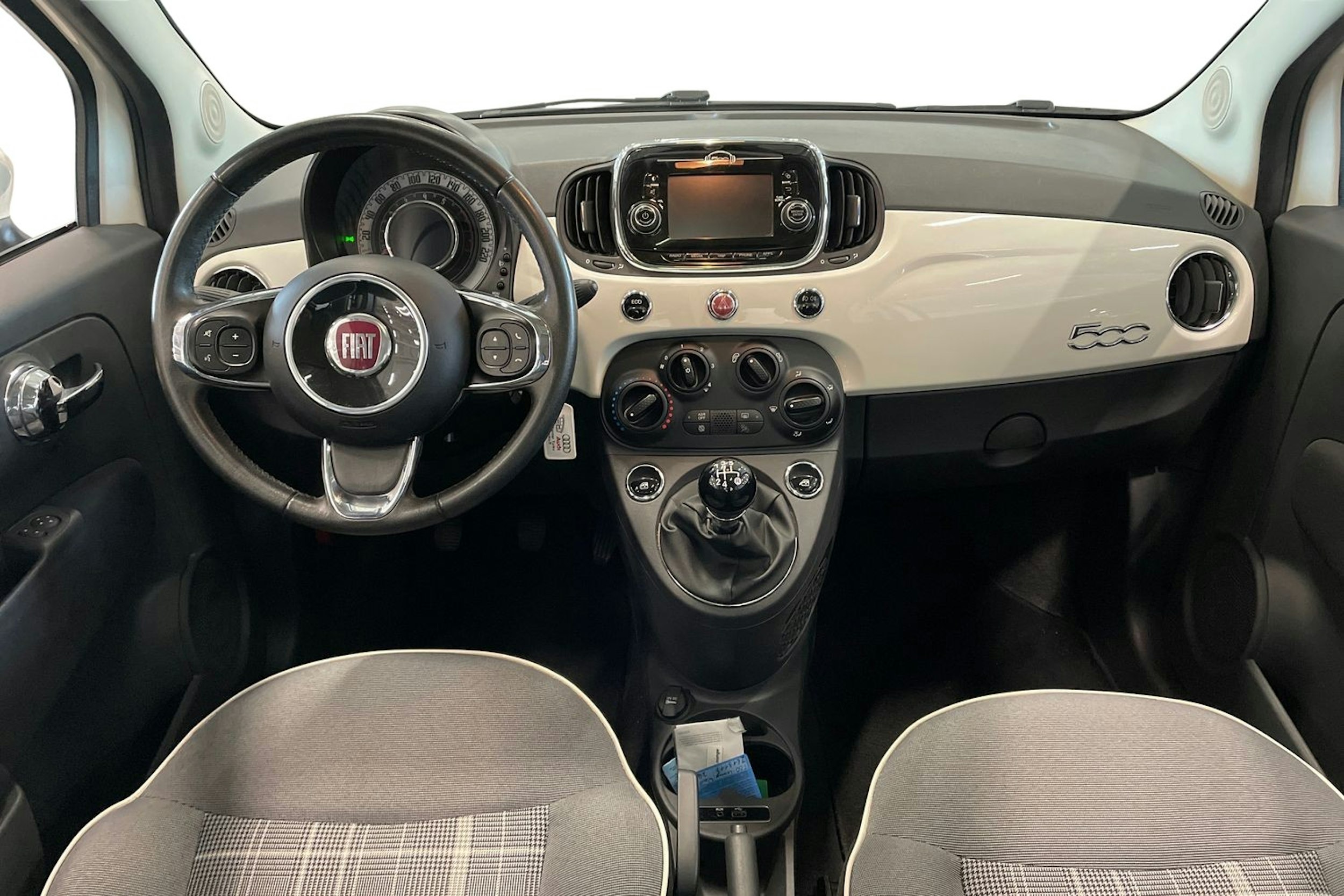 valkoinen Fiat 500 2016 kuva 9.