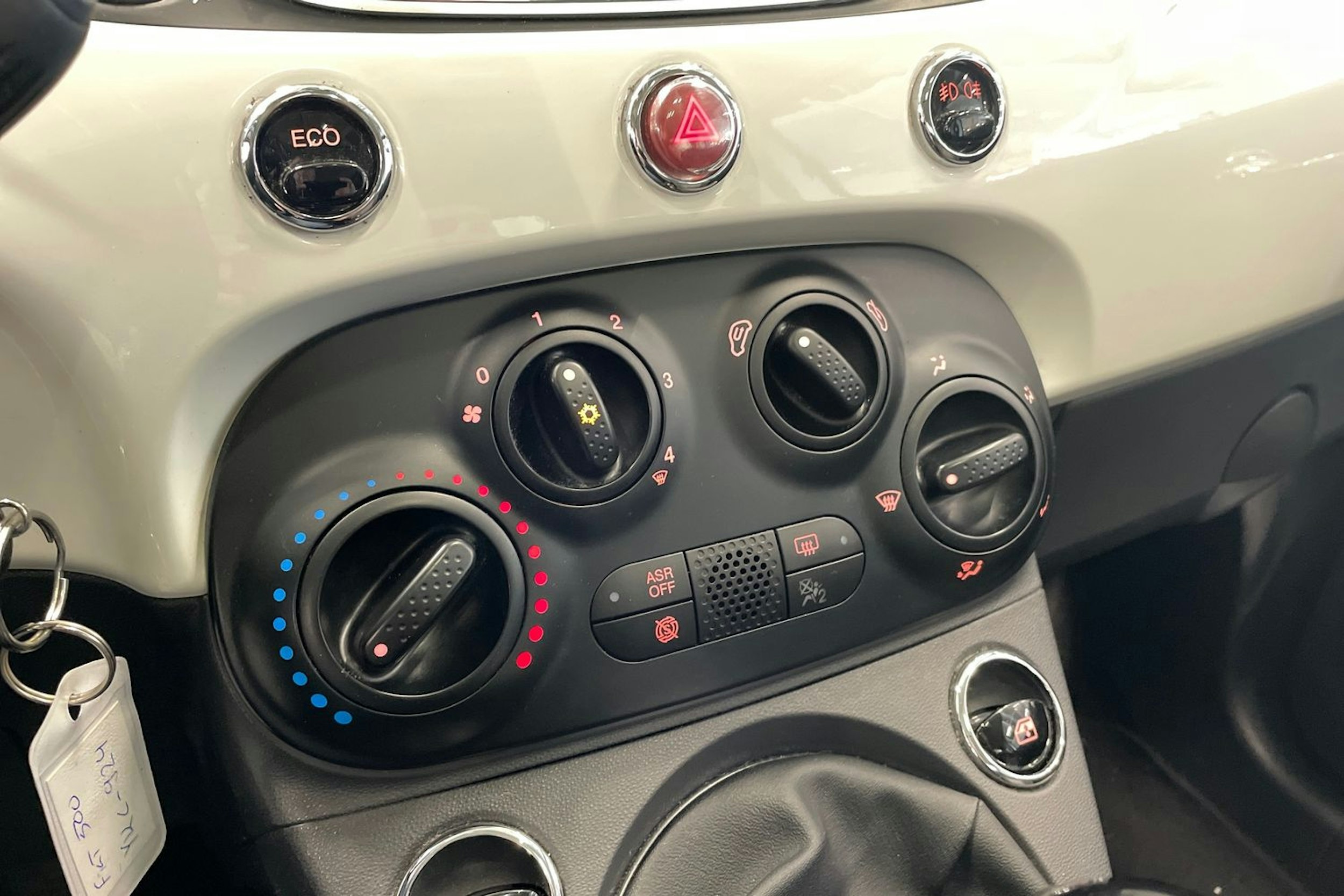 valkoinen Fiat 500 2016 kuva 17.