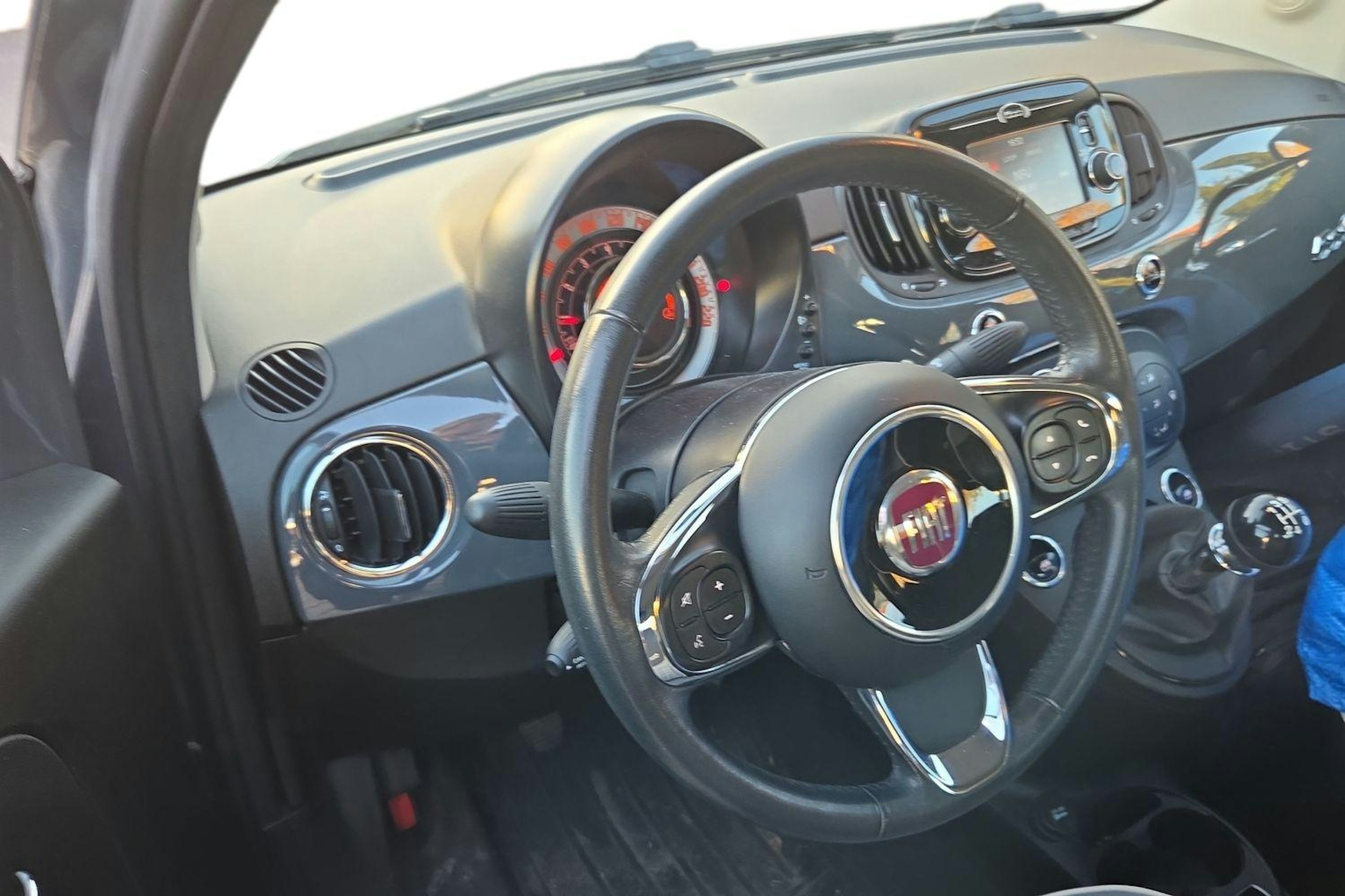 harmaa Fiat 500 2019 kuva 3.