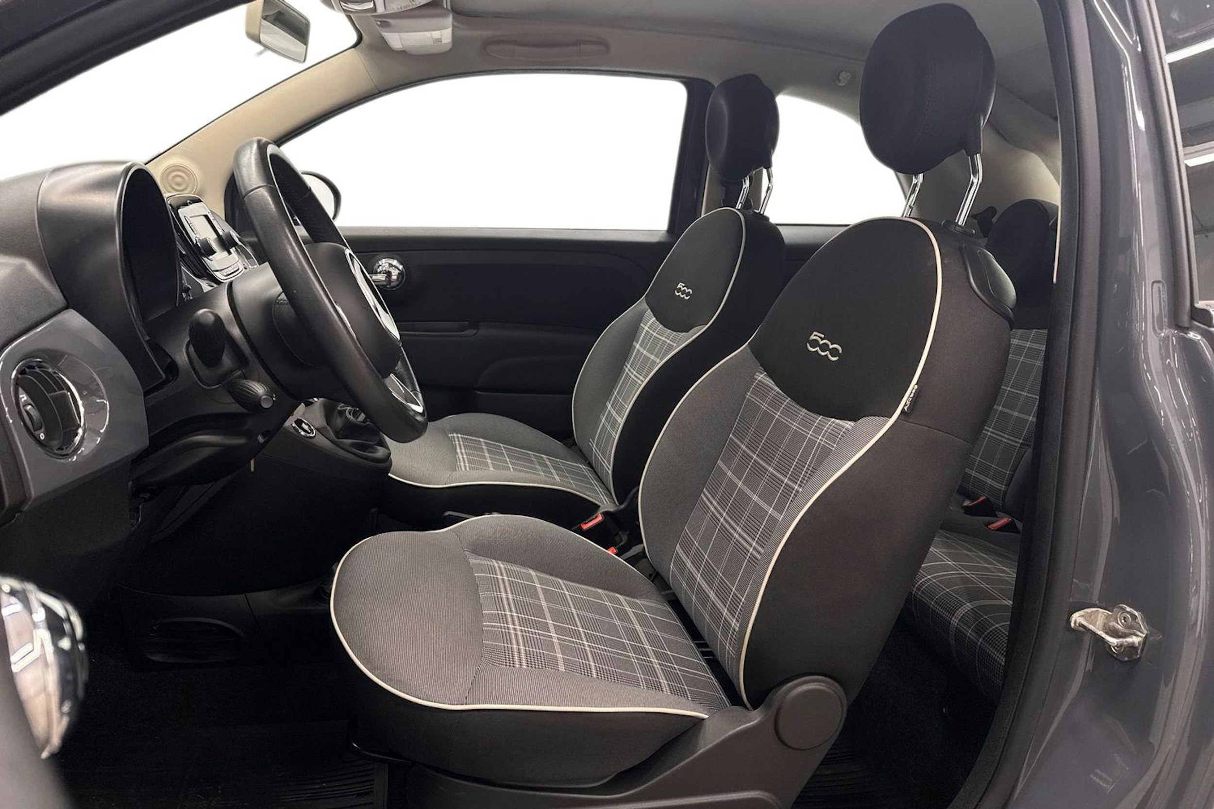 harmaa Fiat 500 2019 kuva 11.