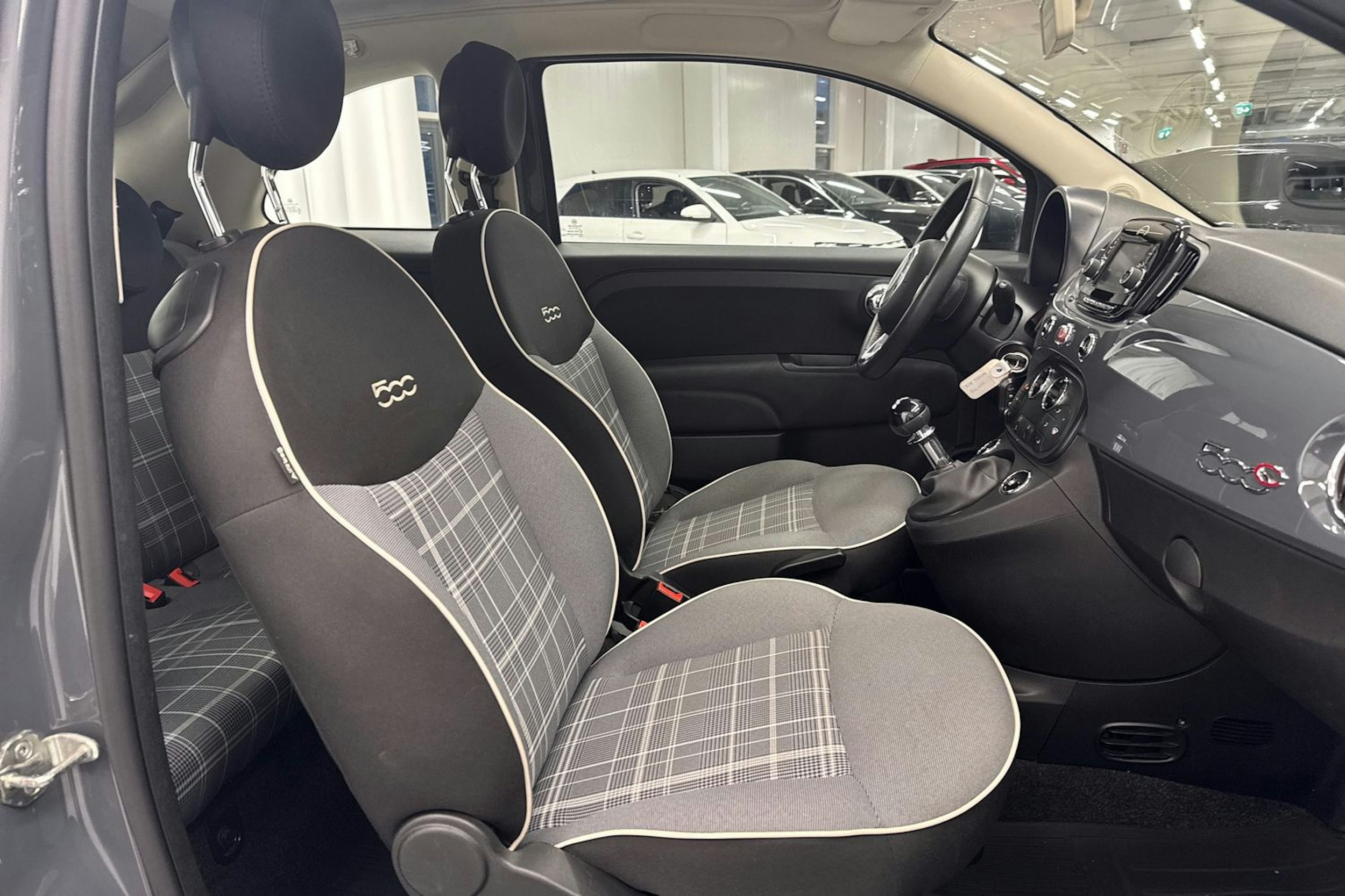 harmaa Fiat 500 2019 kuva 13.