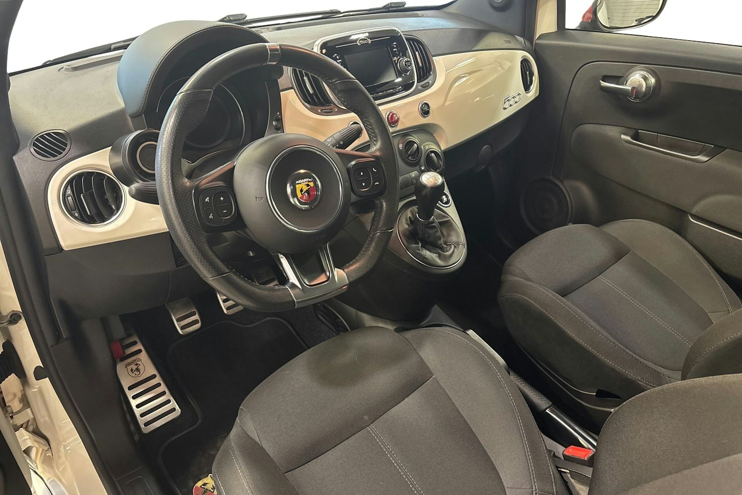 valkoinen Fiat 500 2019 kuva 7.