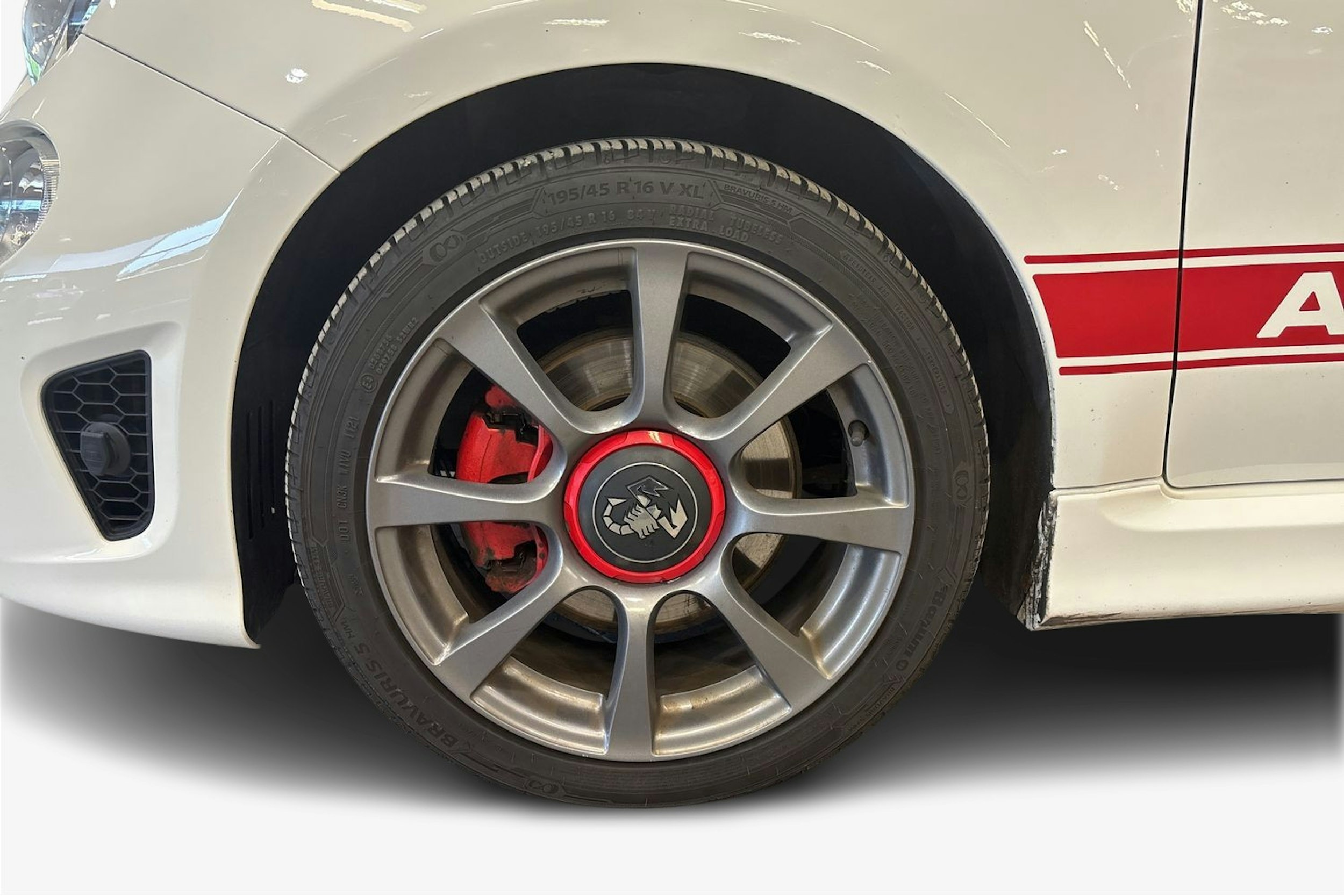valkoinen Fiat 500 2019 kuva 11.