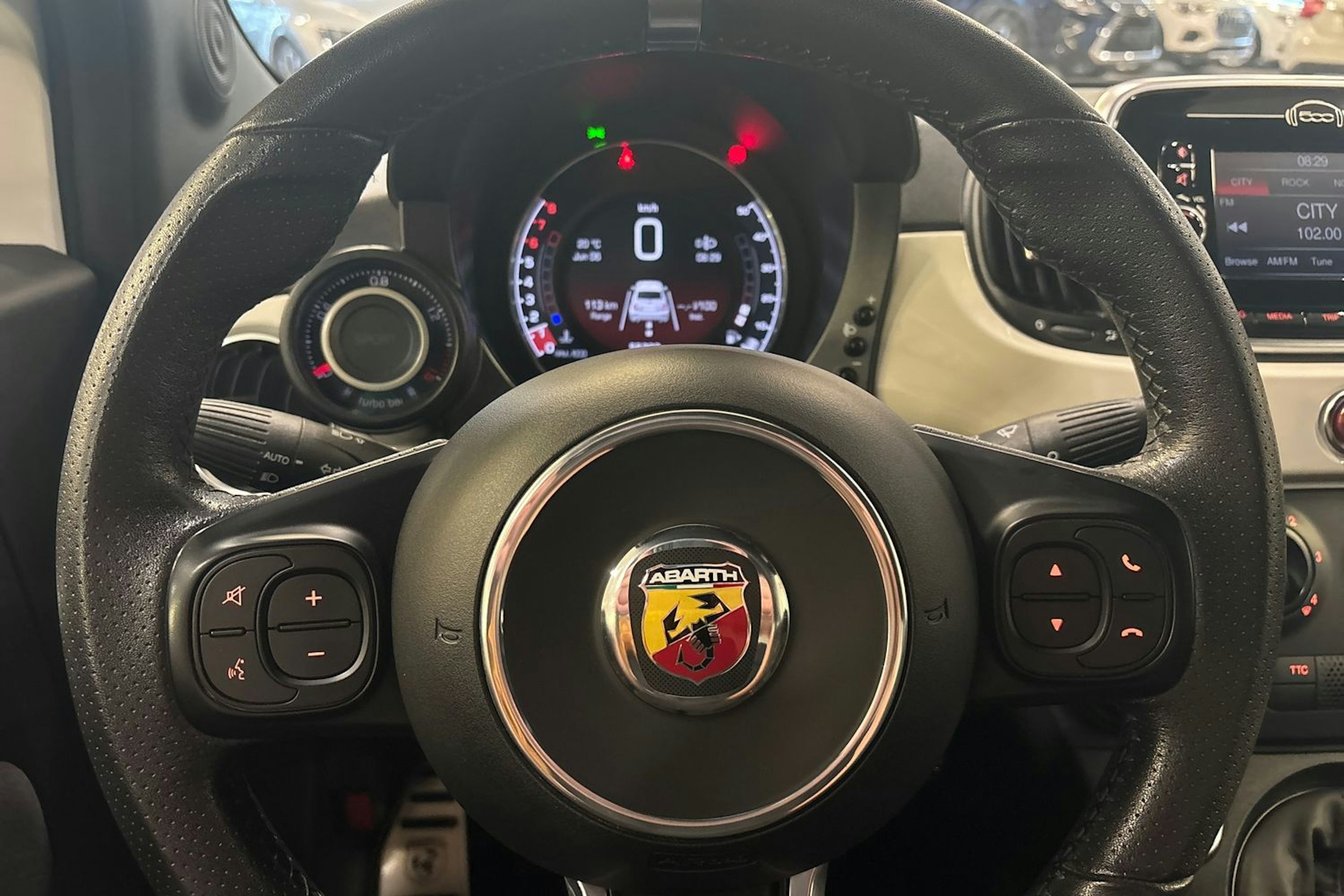valkoinen Fiat 500 2019 kuva 15.