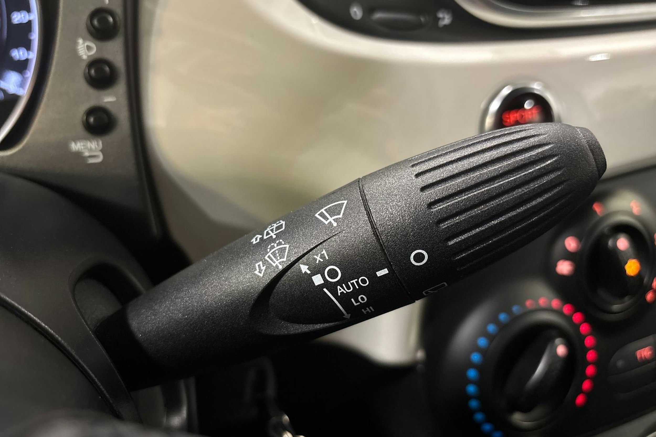valkoinen Fiat 500 2019 kuva 16.
