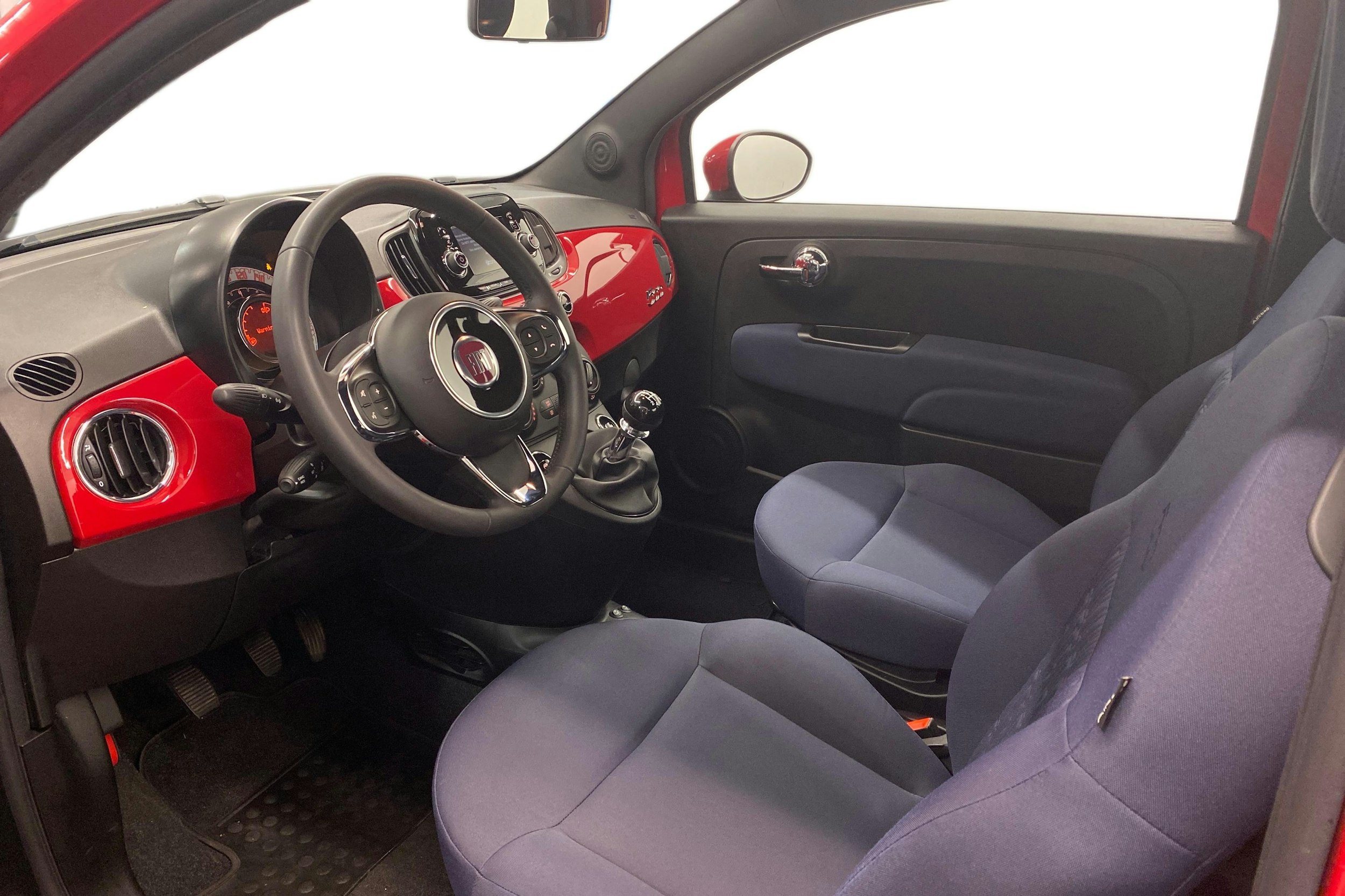 punainen Fiat 500 2022 kuva 7.