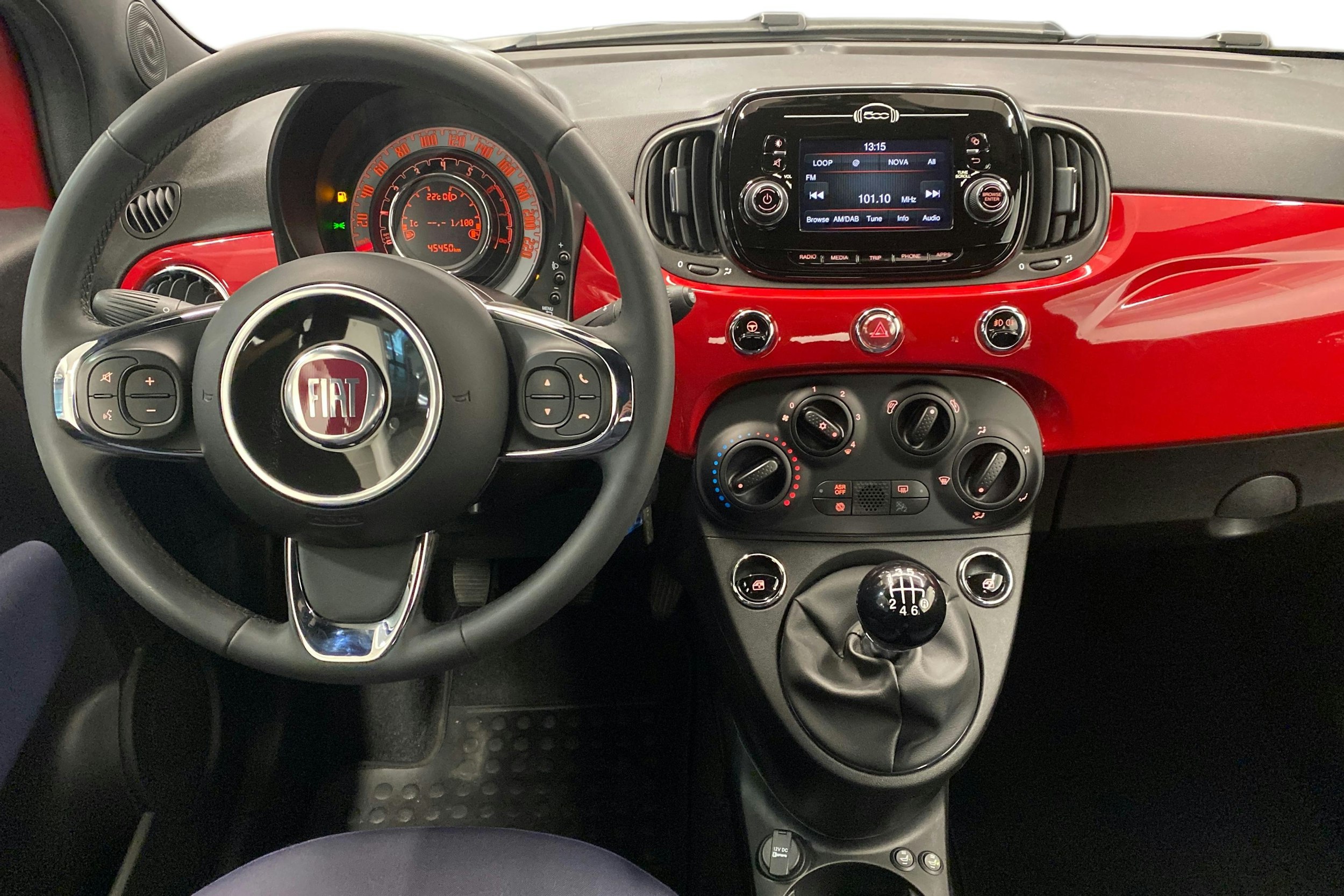 punainen Fiat 500 2022 kuva 9.