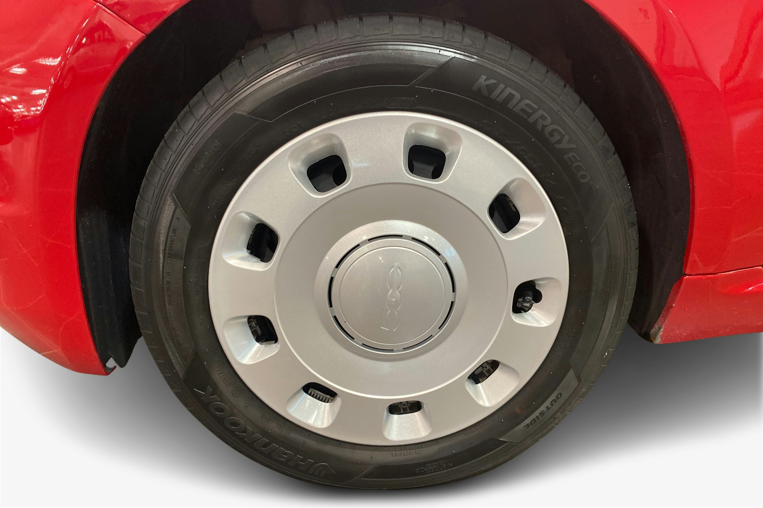 punainen Fiat 500 2022 kuva 11.