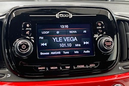 punainen Fiat 500 2022 kuva 15.
