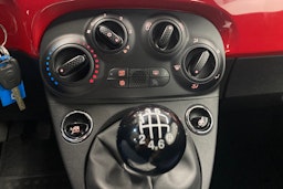 punainen Fiat 500 2022 kuva 16.