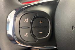 punainen Fiat 500 2022 kuva 18.