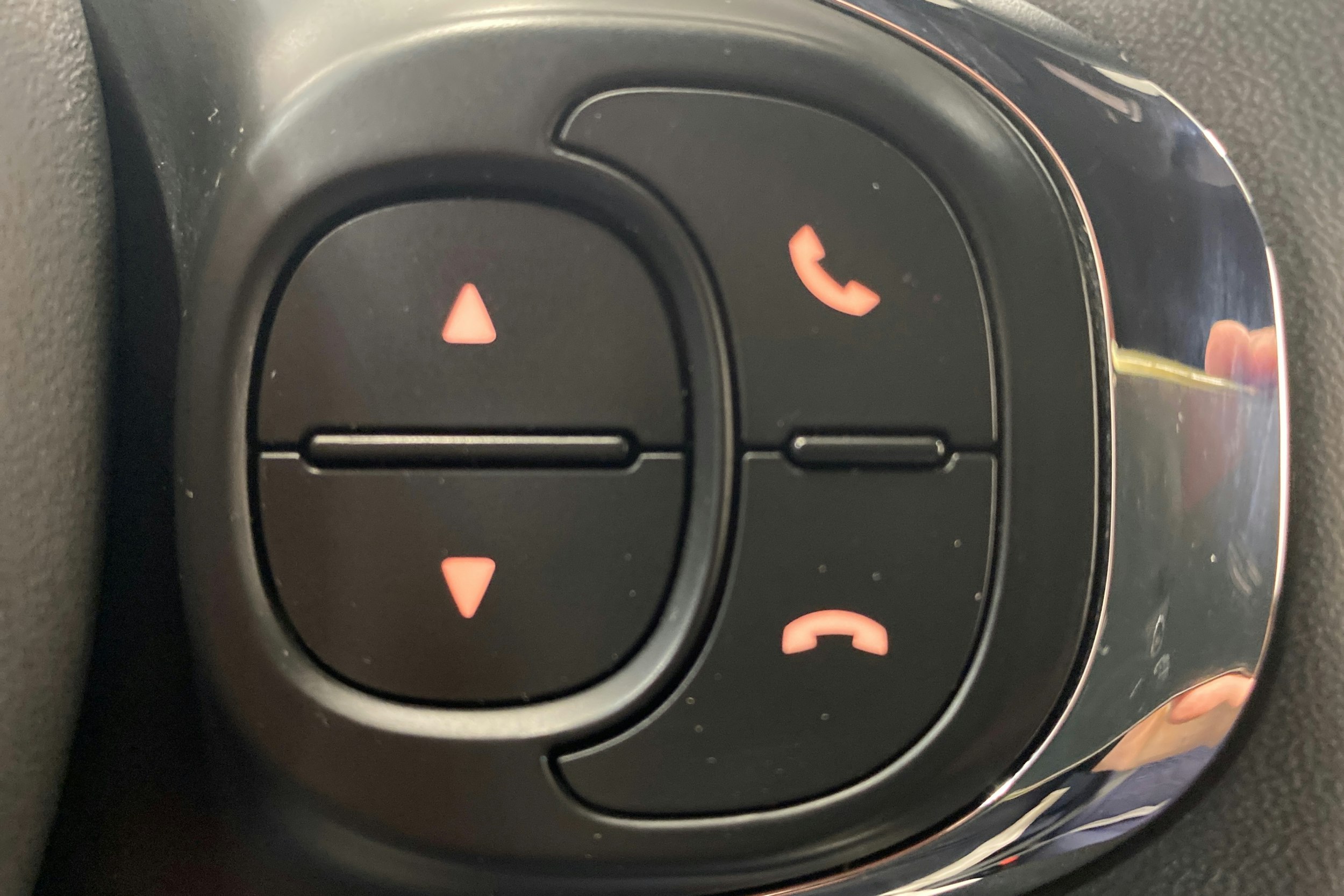 punainen Fiat 500 2022 kuva 19.