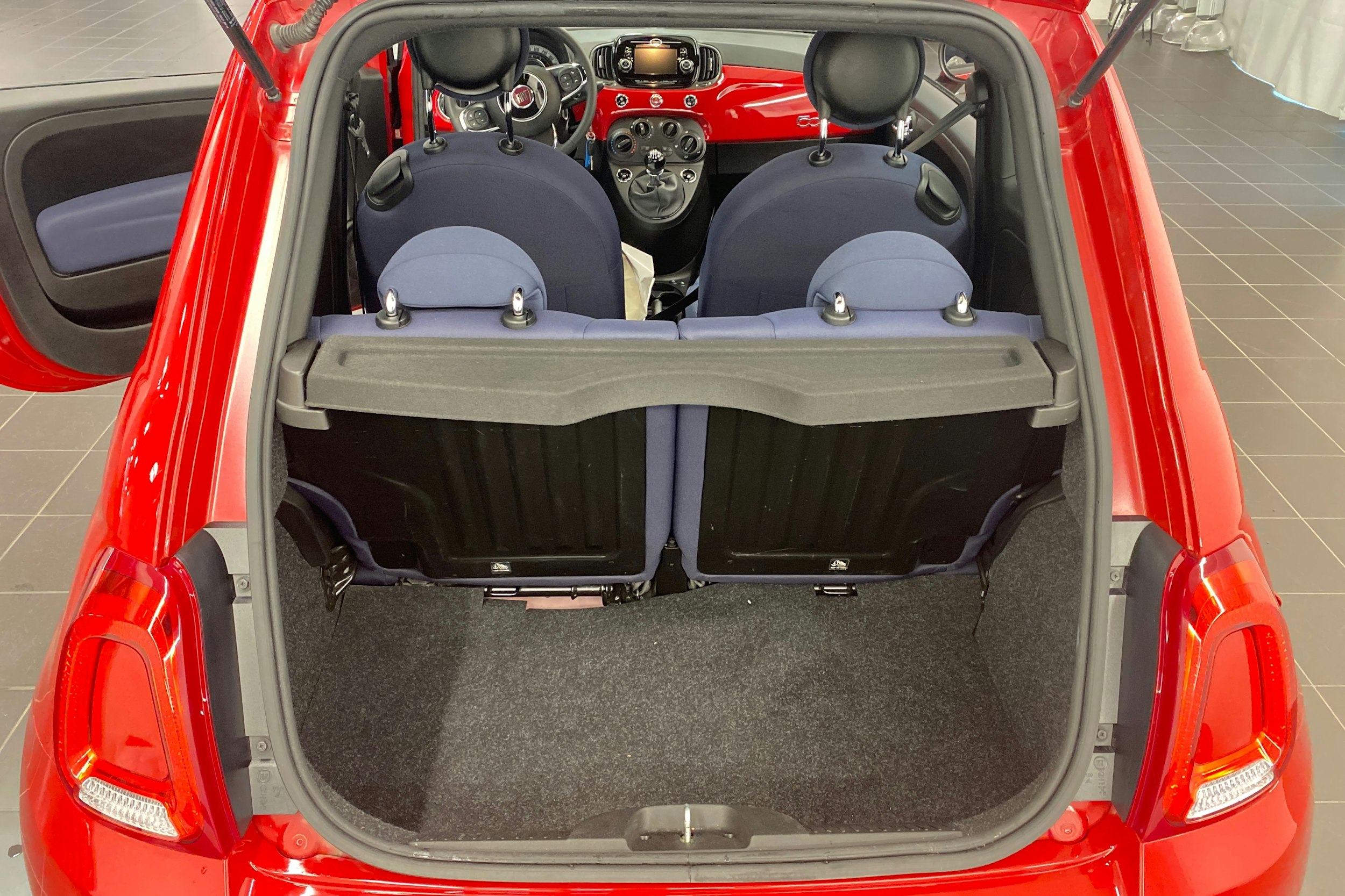 punainen Fiat 500 2022 kuva 24.