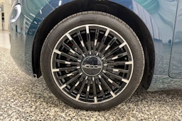 moniväri Fiat 500 2021 kuva 11.