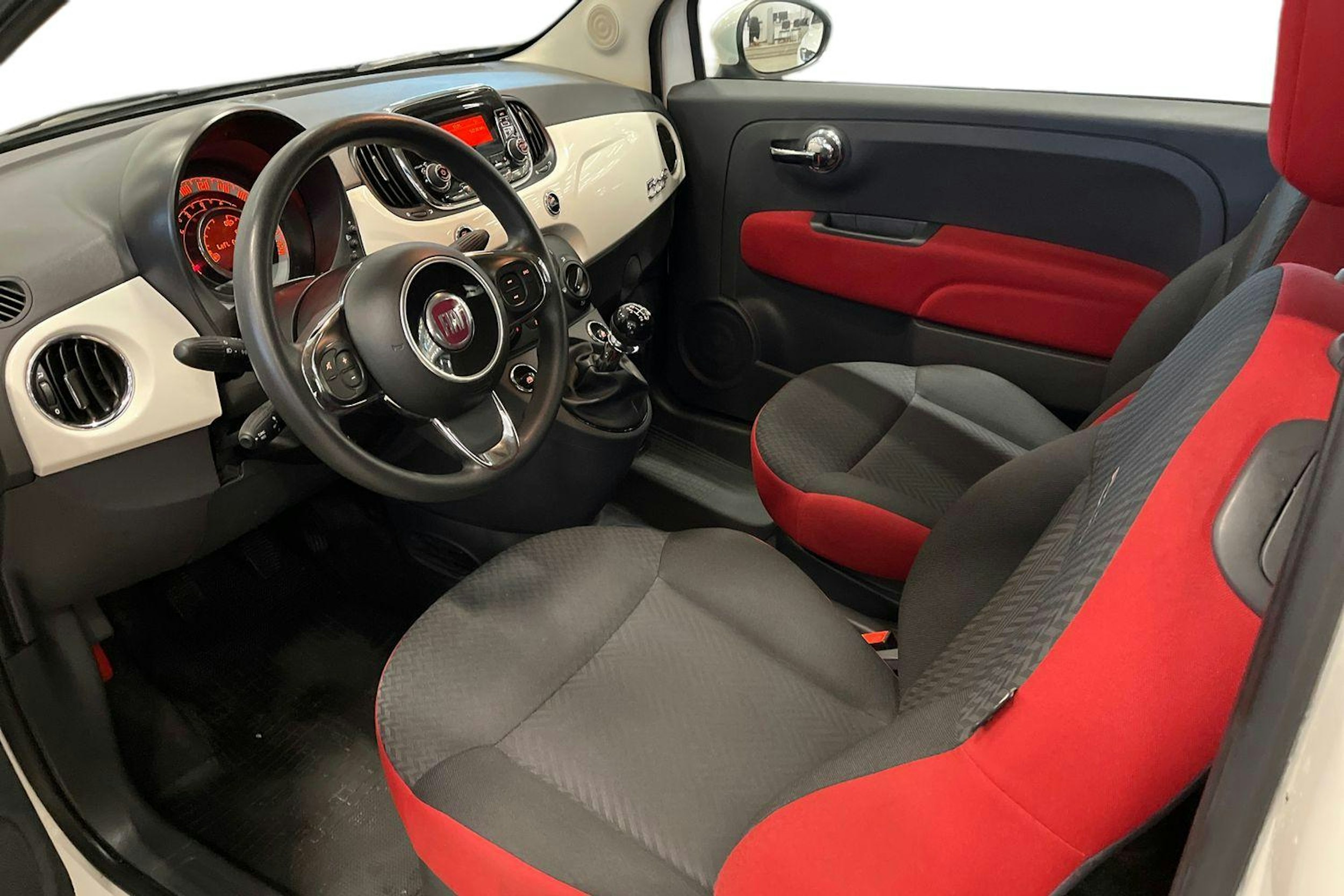 valkoinen Fiat 500C 2017 kuva 7.