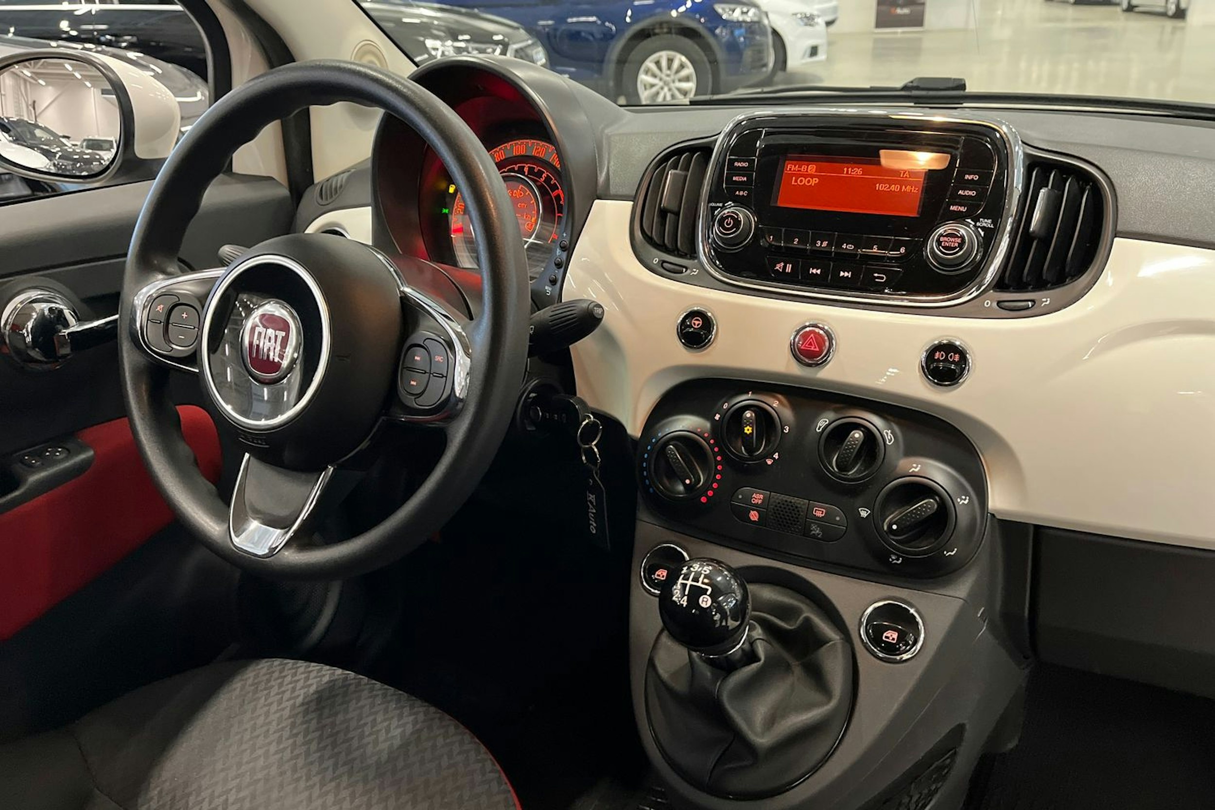 valkoinen Fiat 500C 2017 kuva 19.