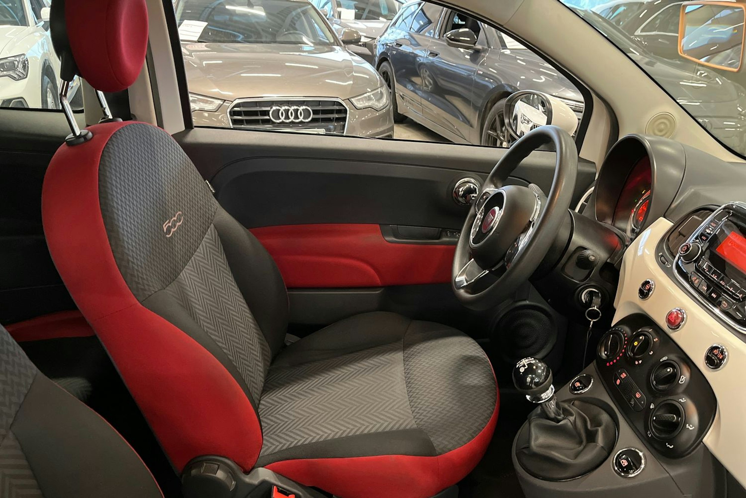 valkoinen Fiat 500C 2017 kuva 20.