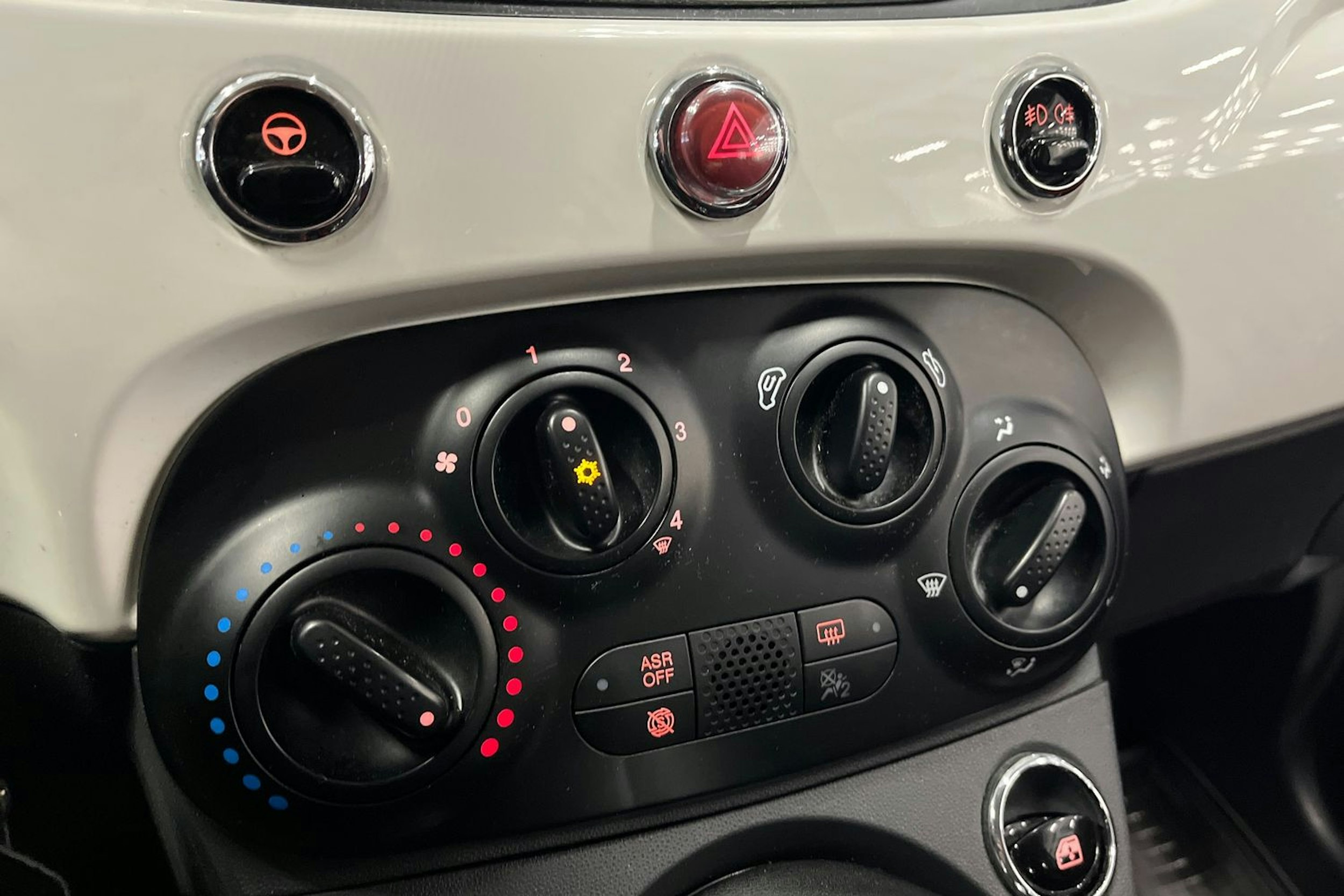 valkoinen Fiat 500C 2017 kuva 23.