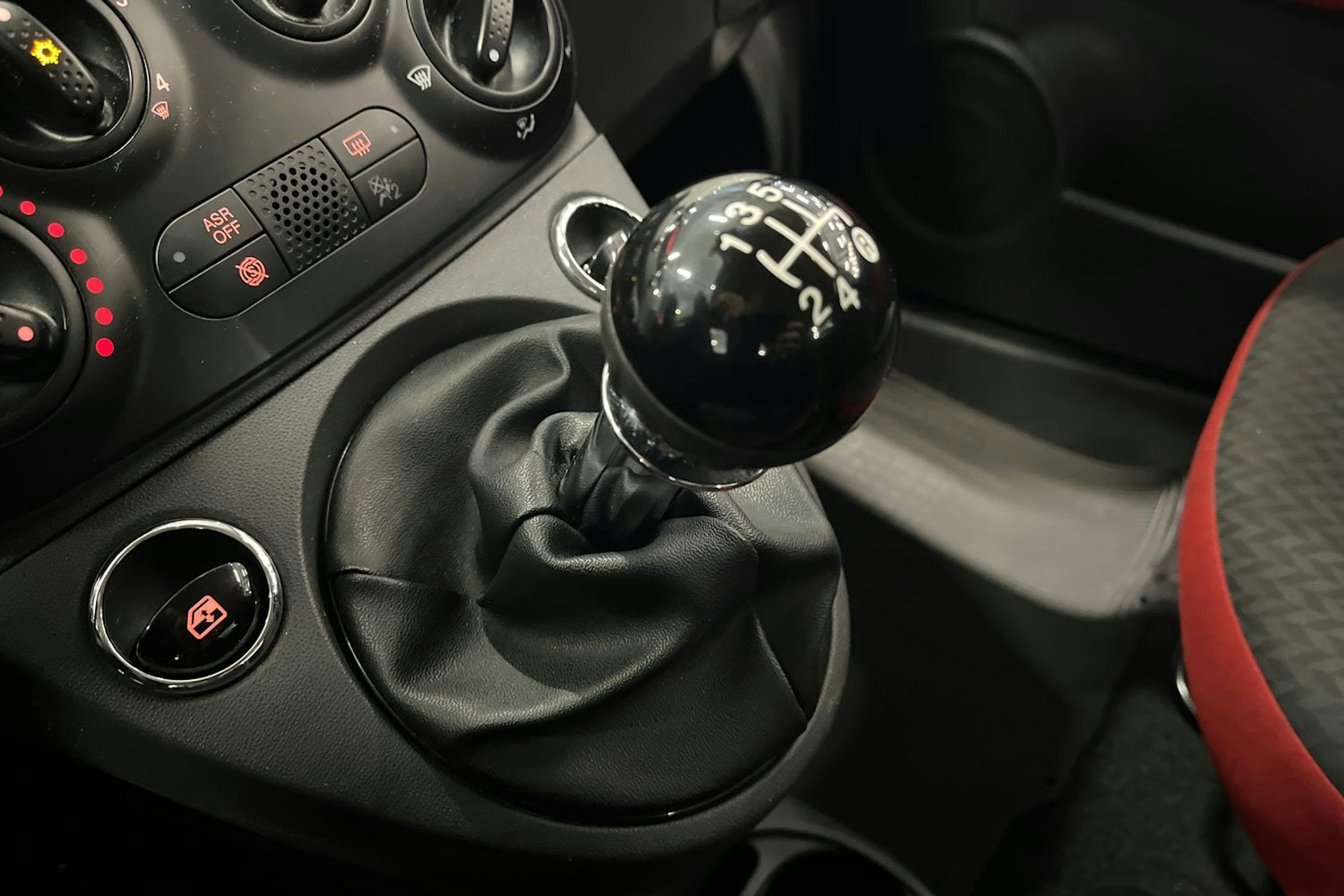 valkoinen Fiat 500C 2017 kuva 24.