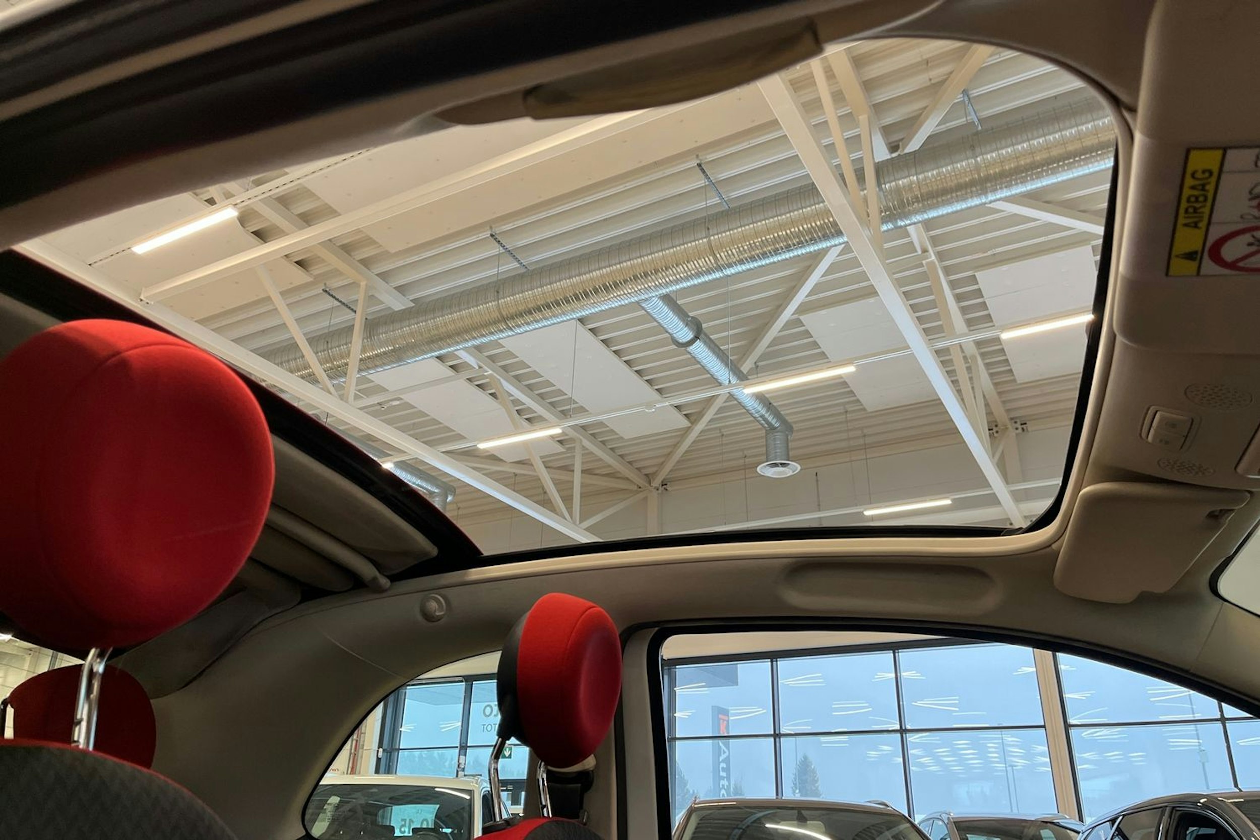 valkoinen Fiat 500C 2017 kuva 27.