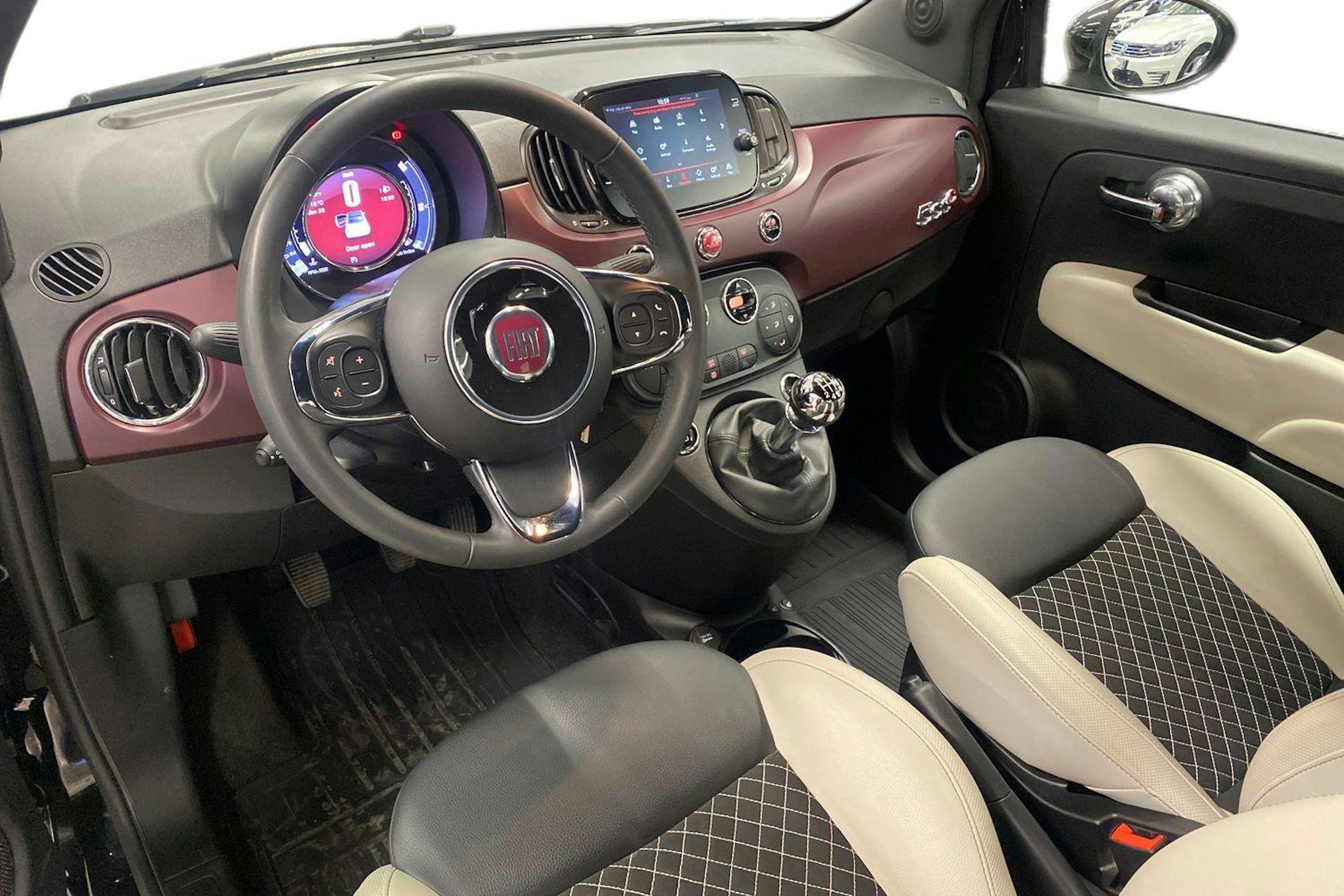 musta Fiat 500C 2021 kuva 6.