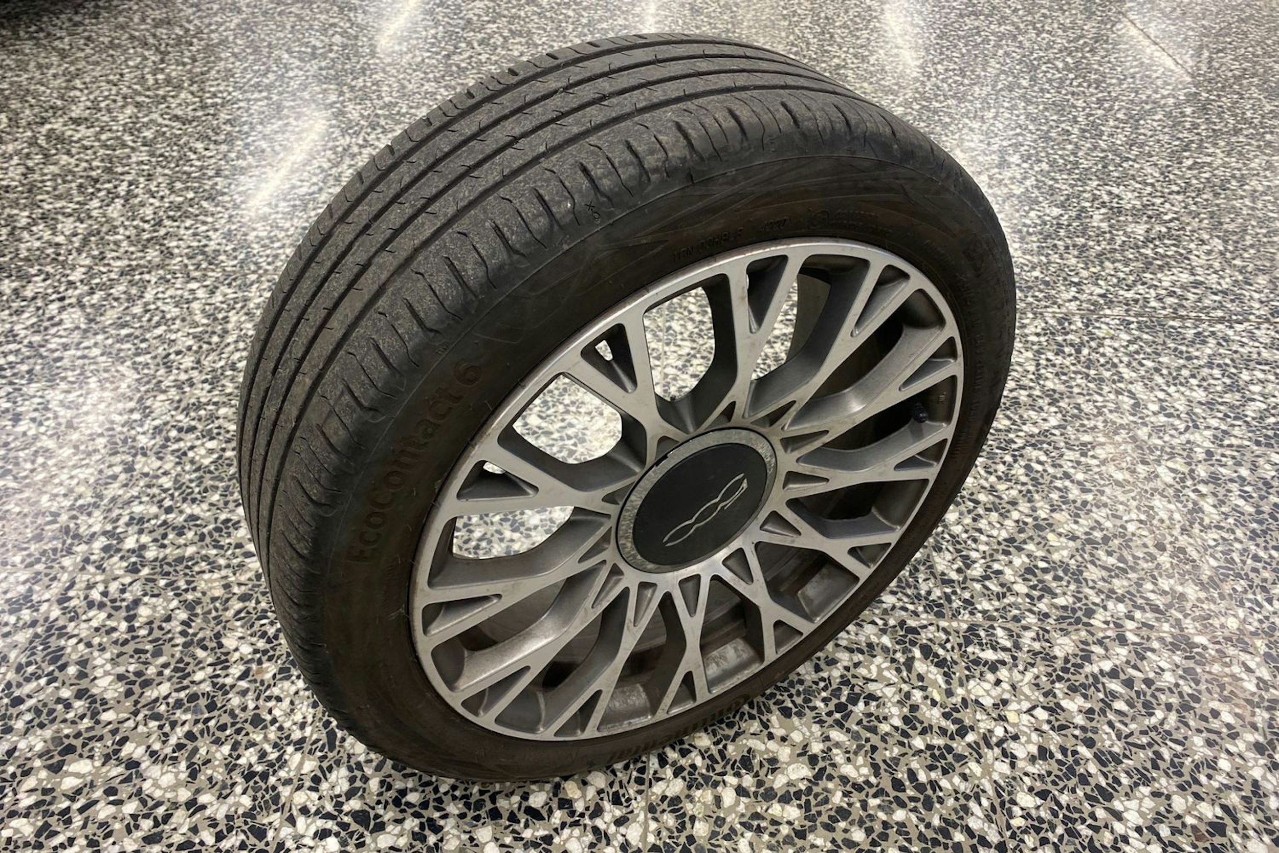 musta Fiat 500C 2021 kuva 10.