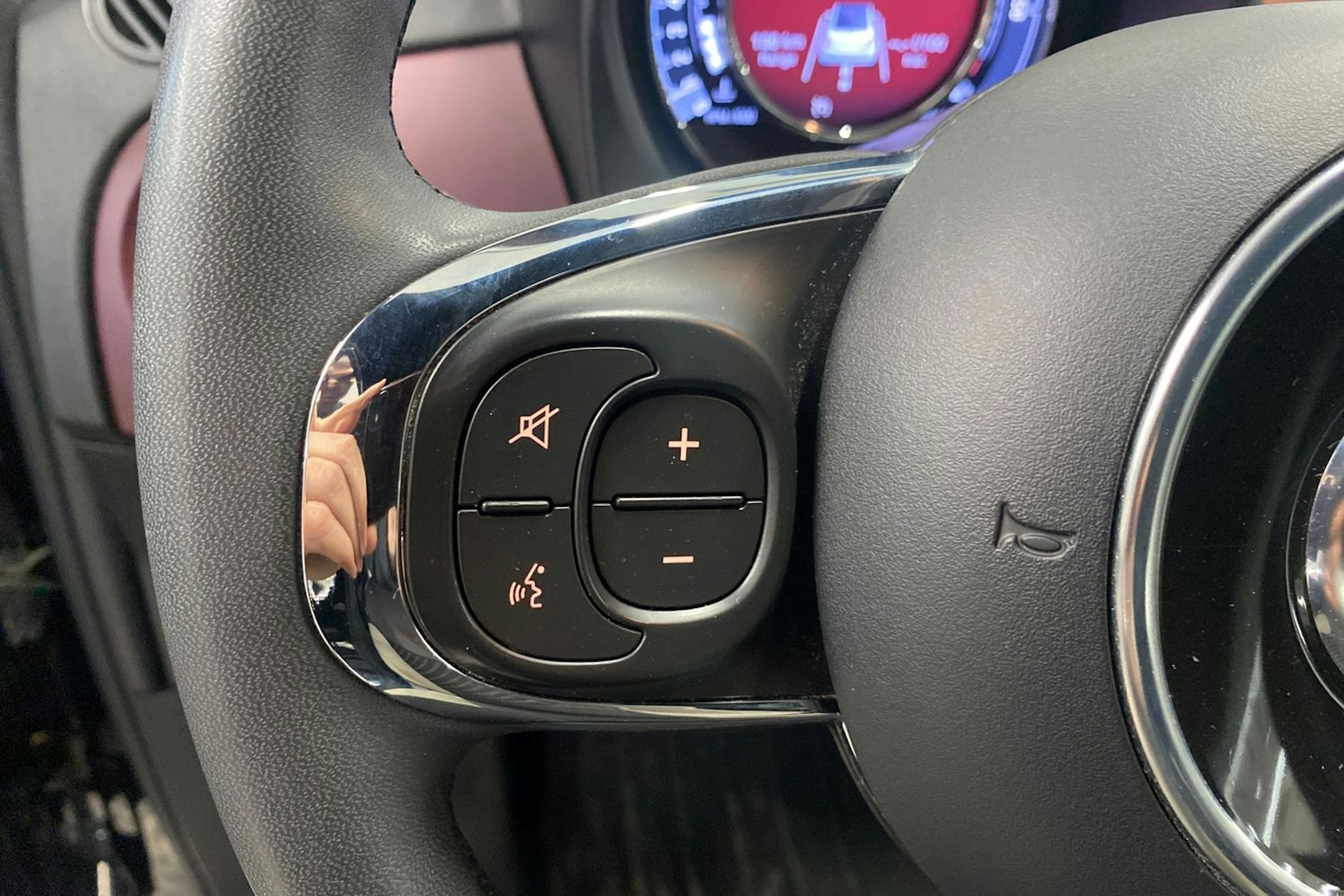 musta Fiat 500C 2021 kuva 11.