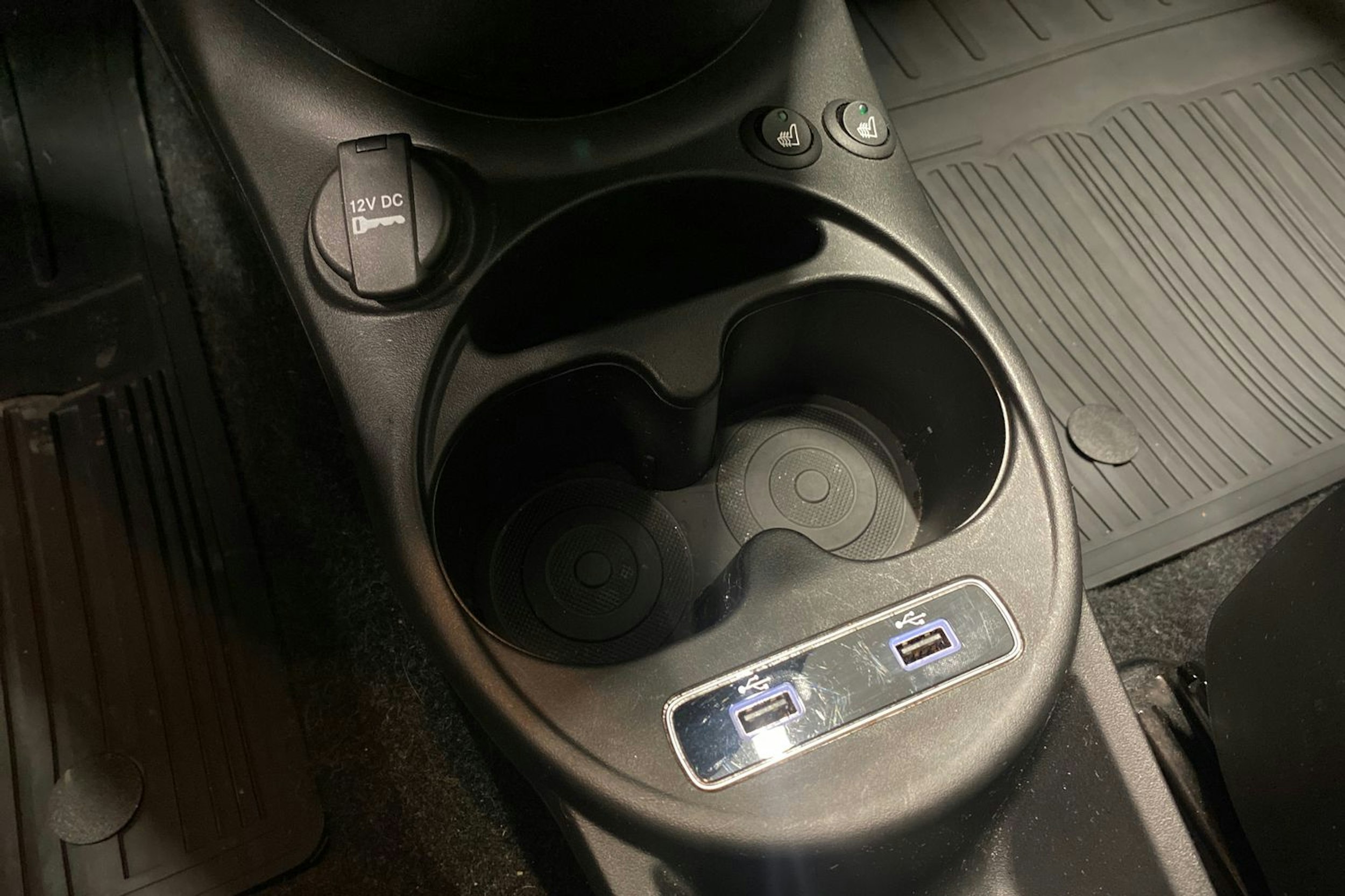 musta Fiat 500C 2021 kuva 18.