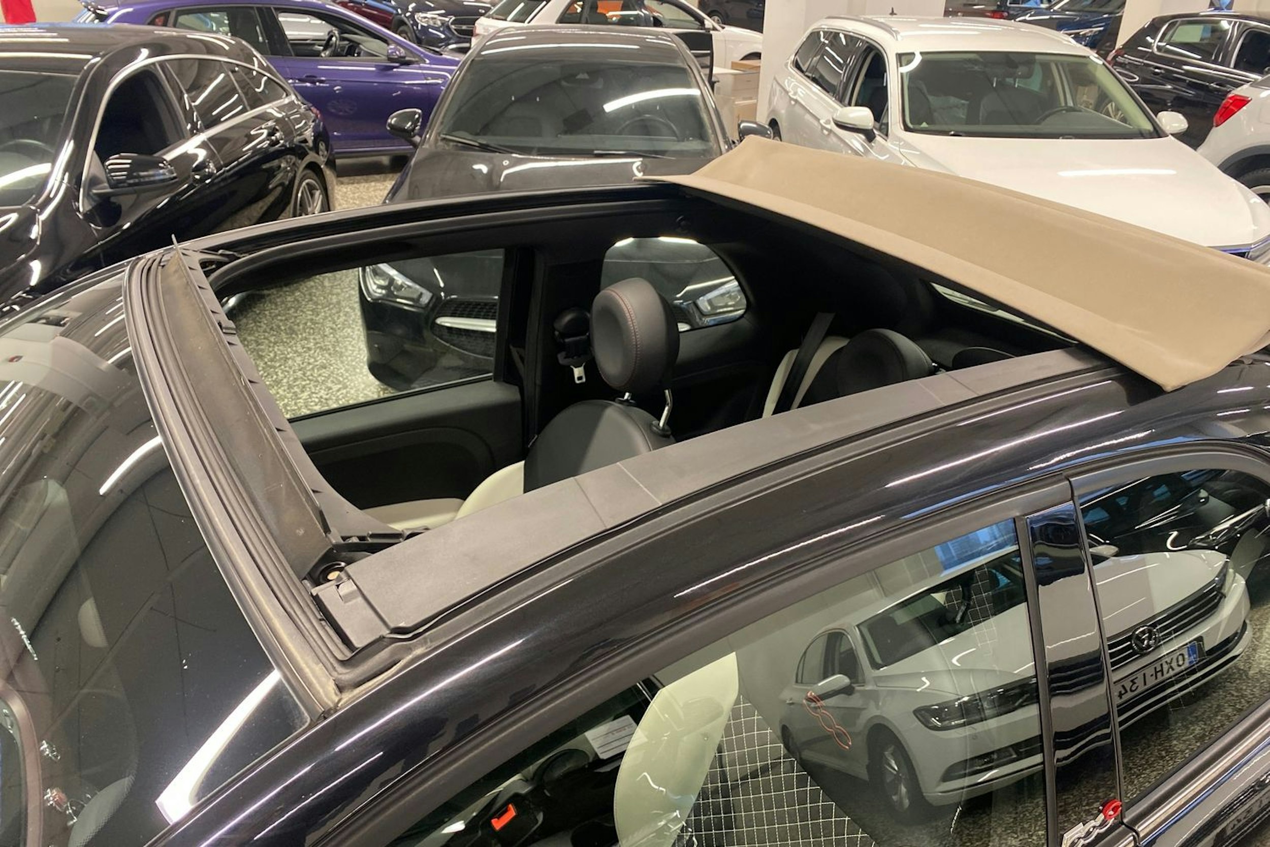 musta Fiat 500C 2021 kuva 22.