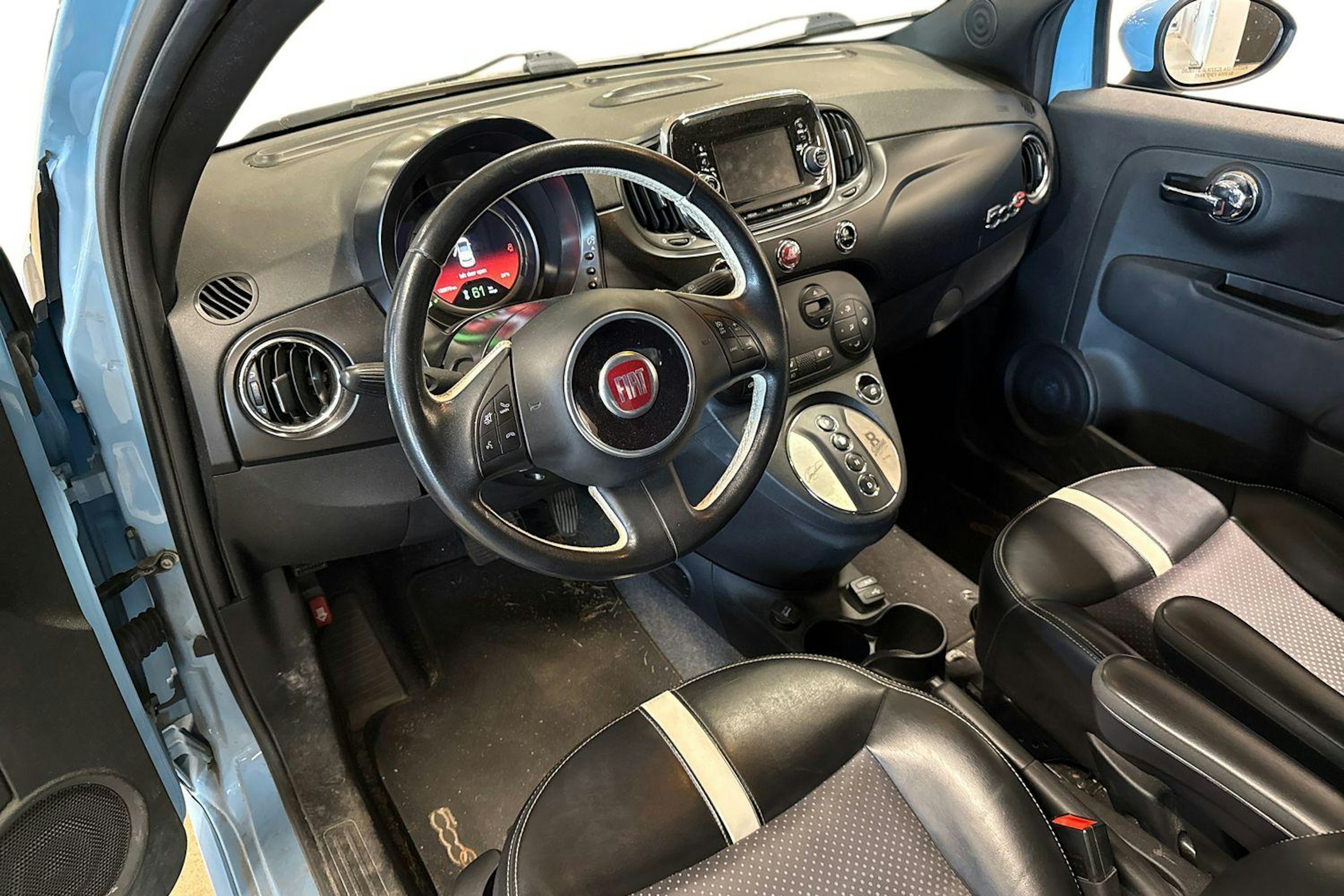 sininen Fiat 500e 2016 kuva 3.