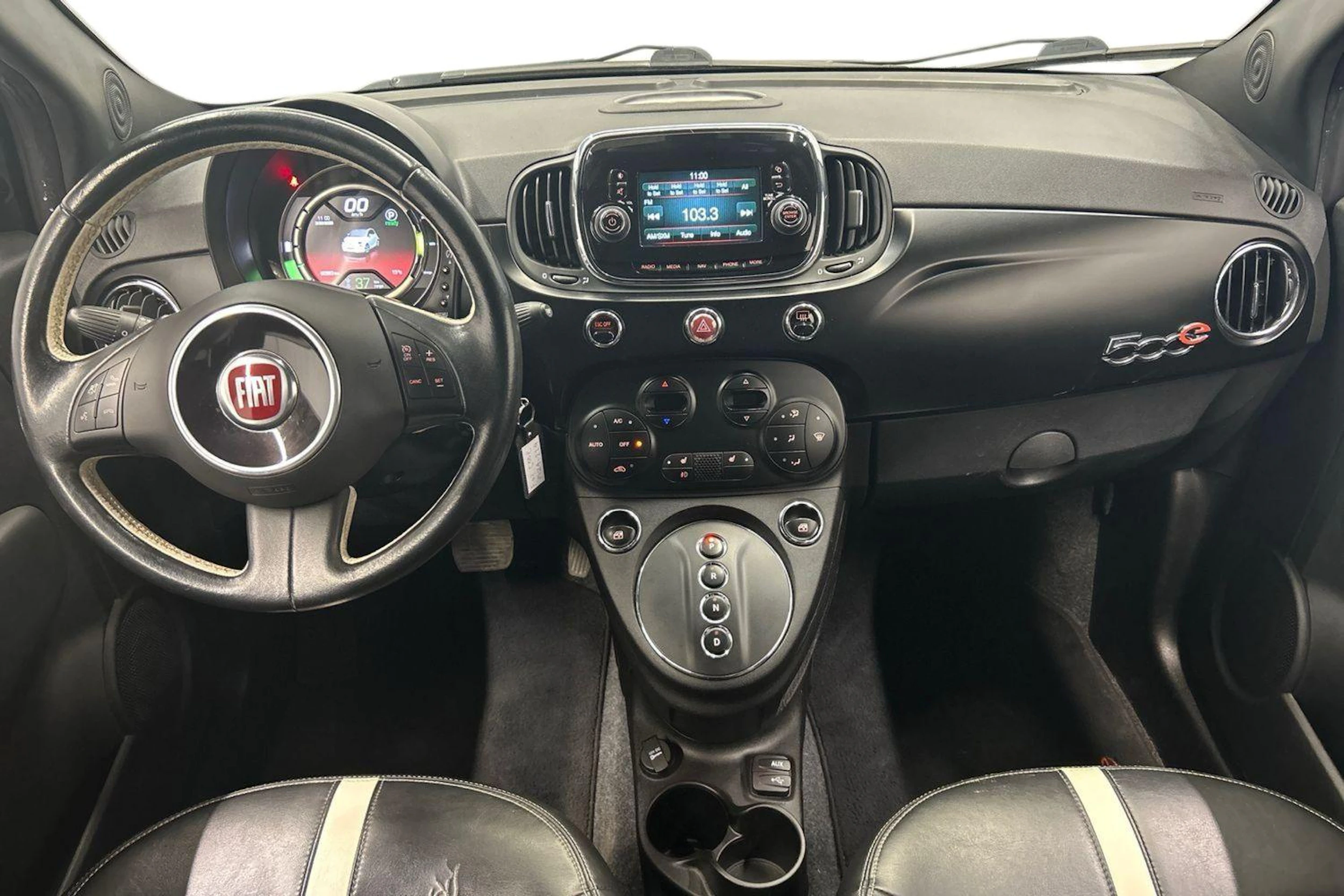 musta Fiat 500e 2016 kuva 7.