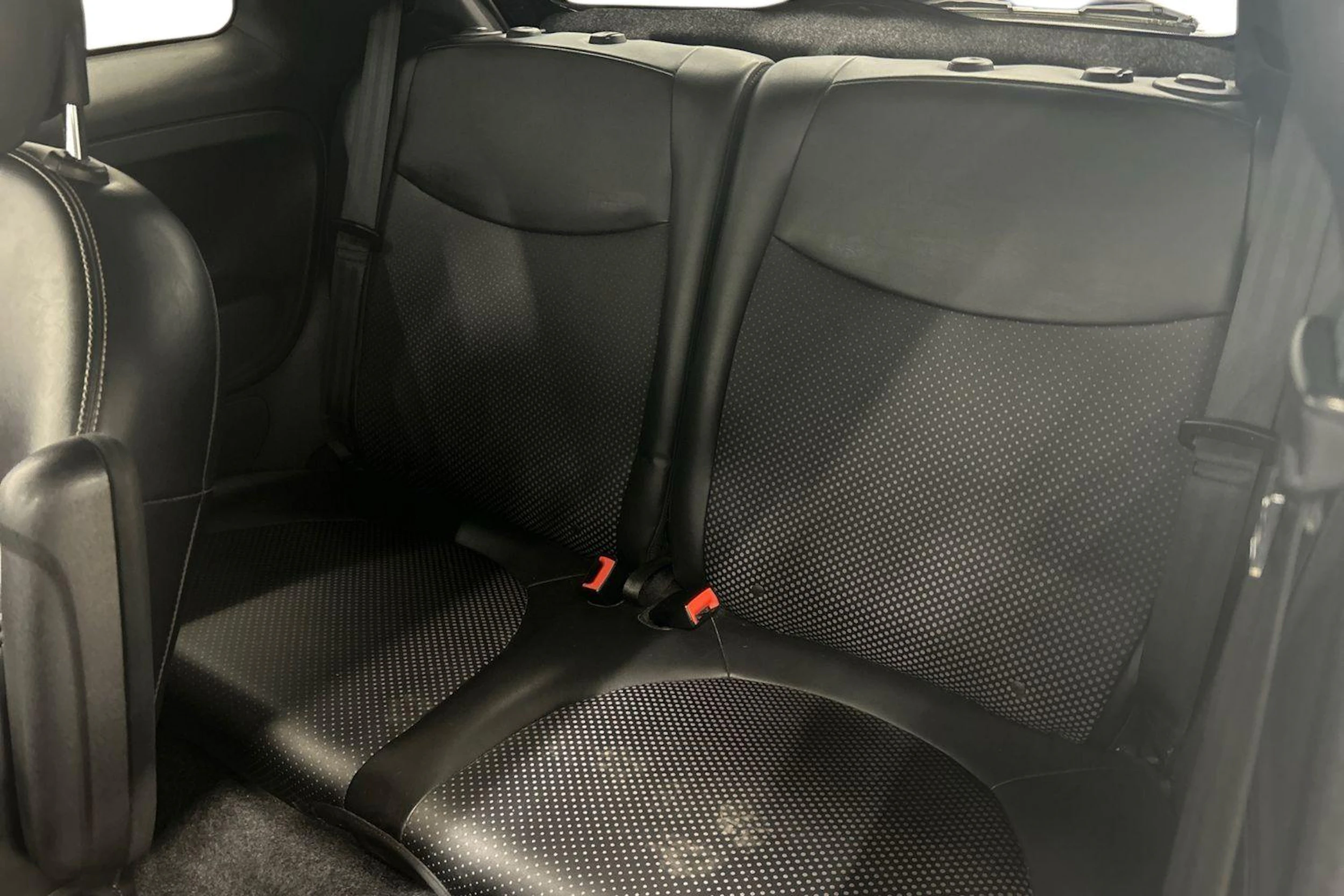 musta Fiat 500e 2016 kuva 8.