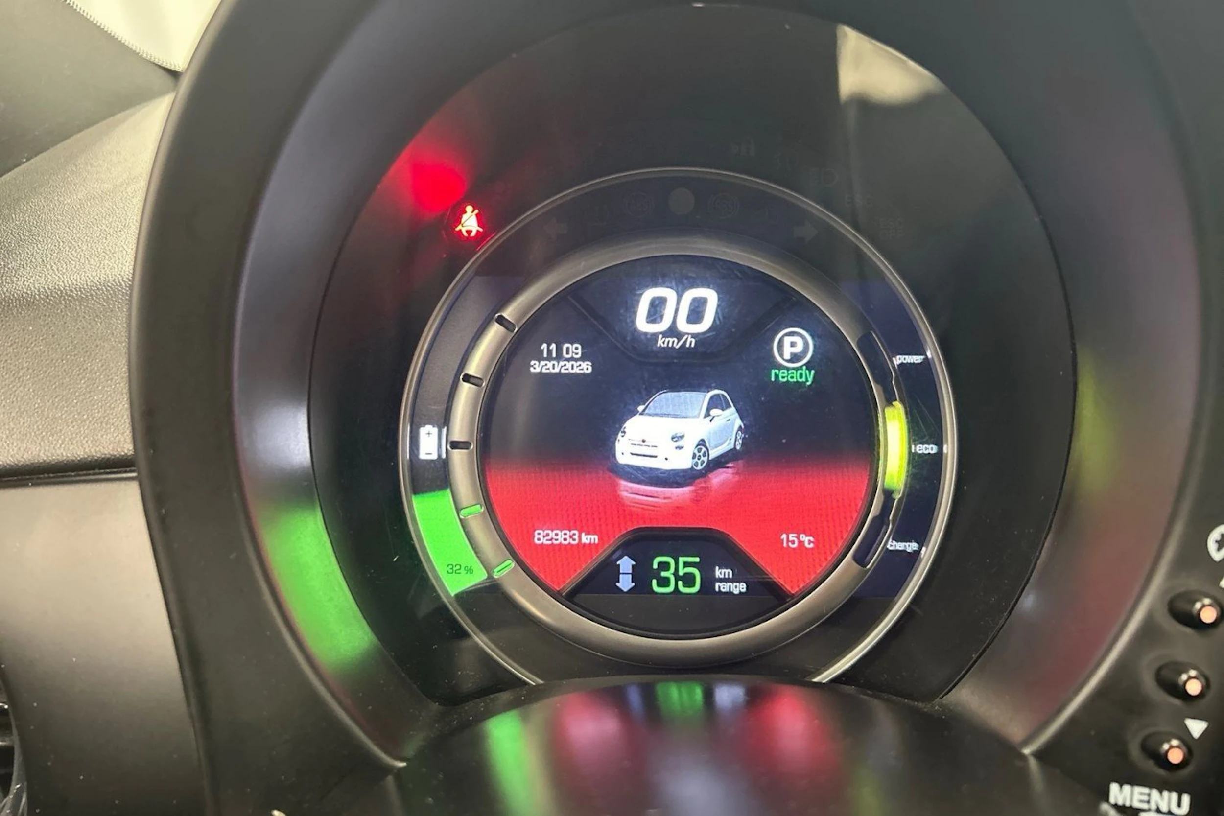 musta Fiat 500e 2016 kuva 12.