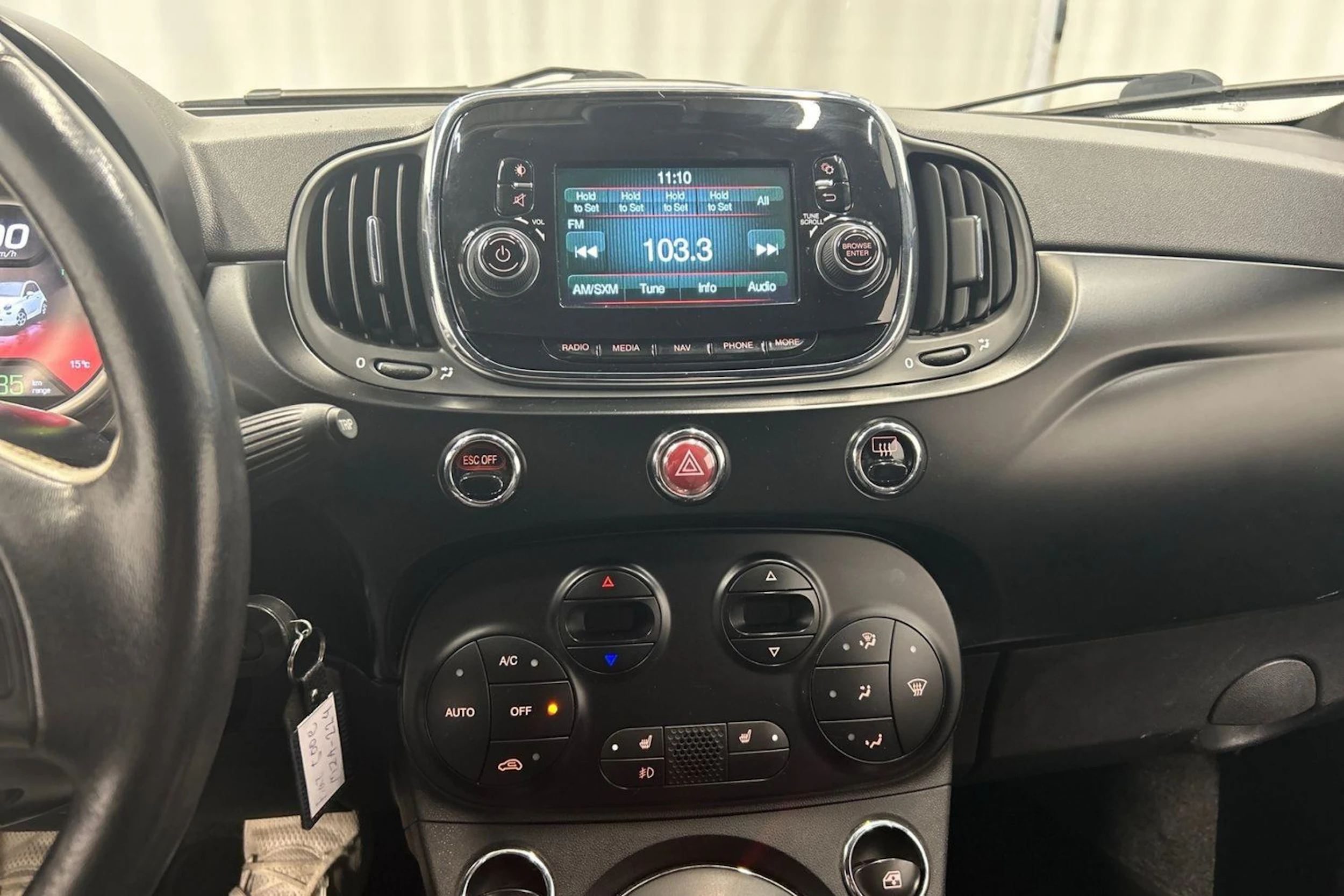 musta Fiat 500e 2016 kuva 13.