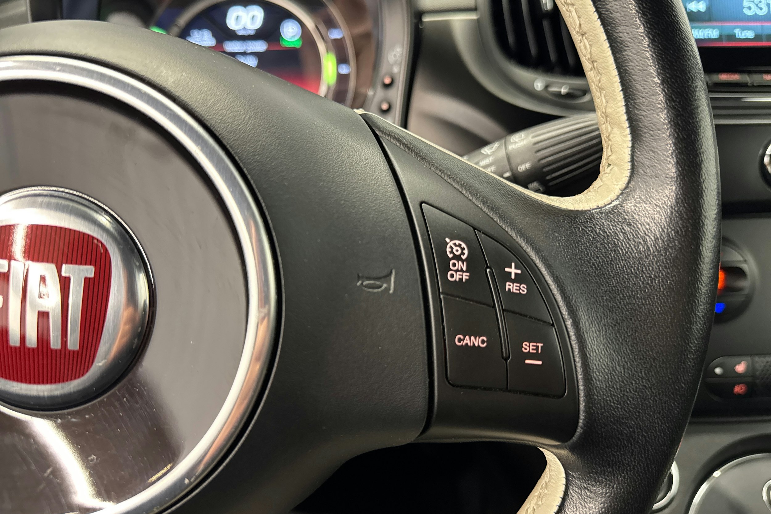 harmaa Fiat 500e 2017 kuva 13.