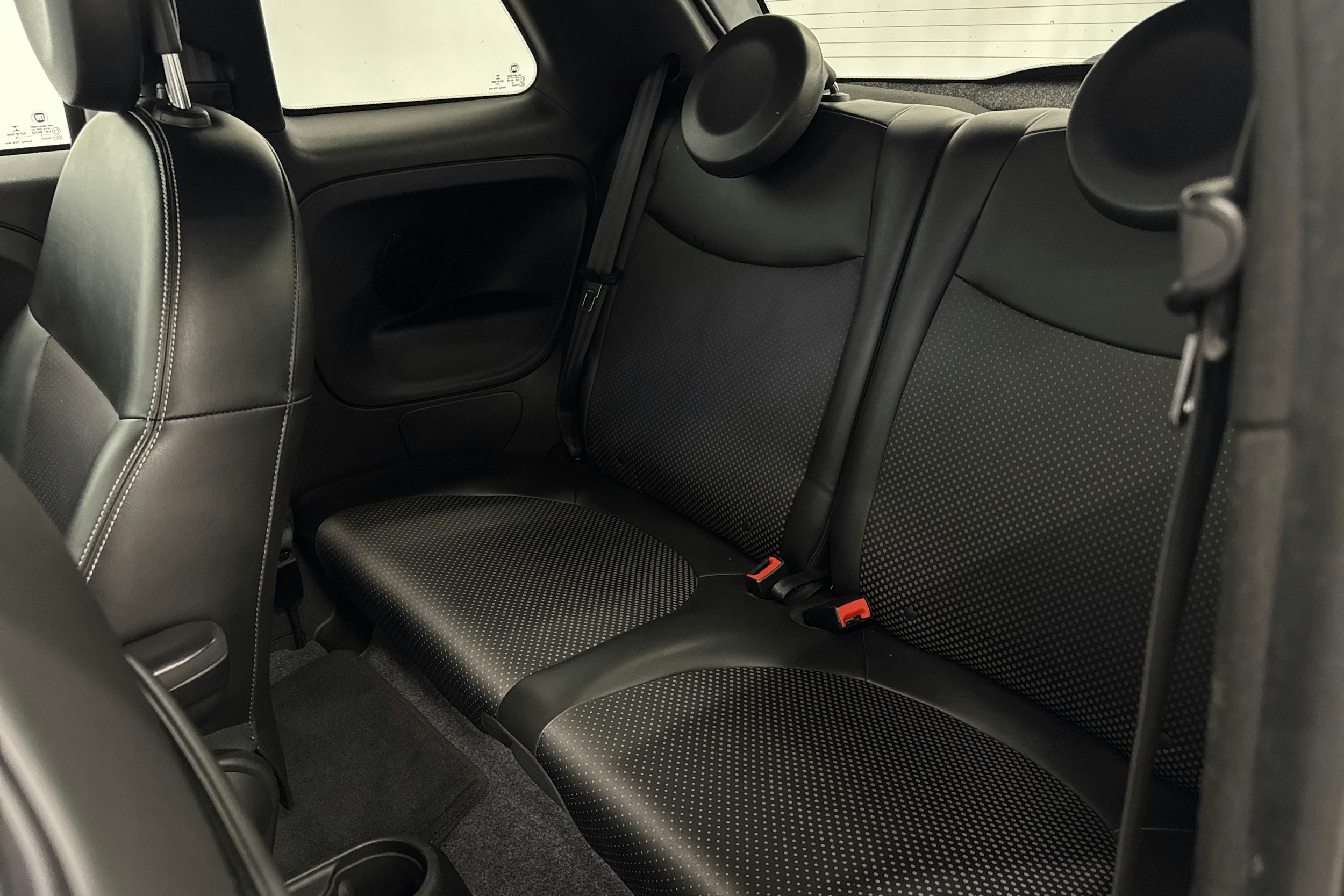 harmaa Fiat 500e 2017 kuva 18.