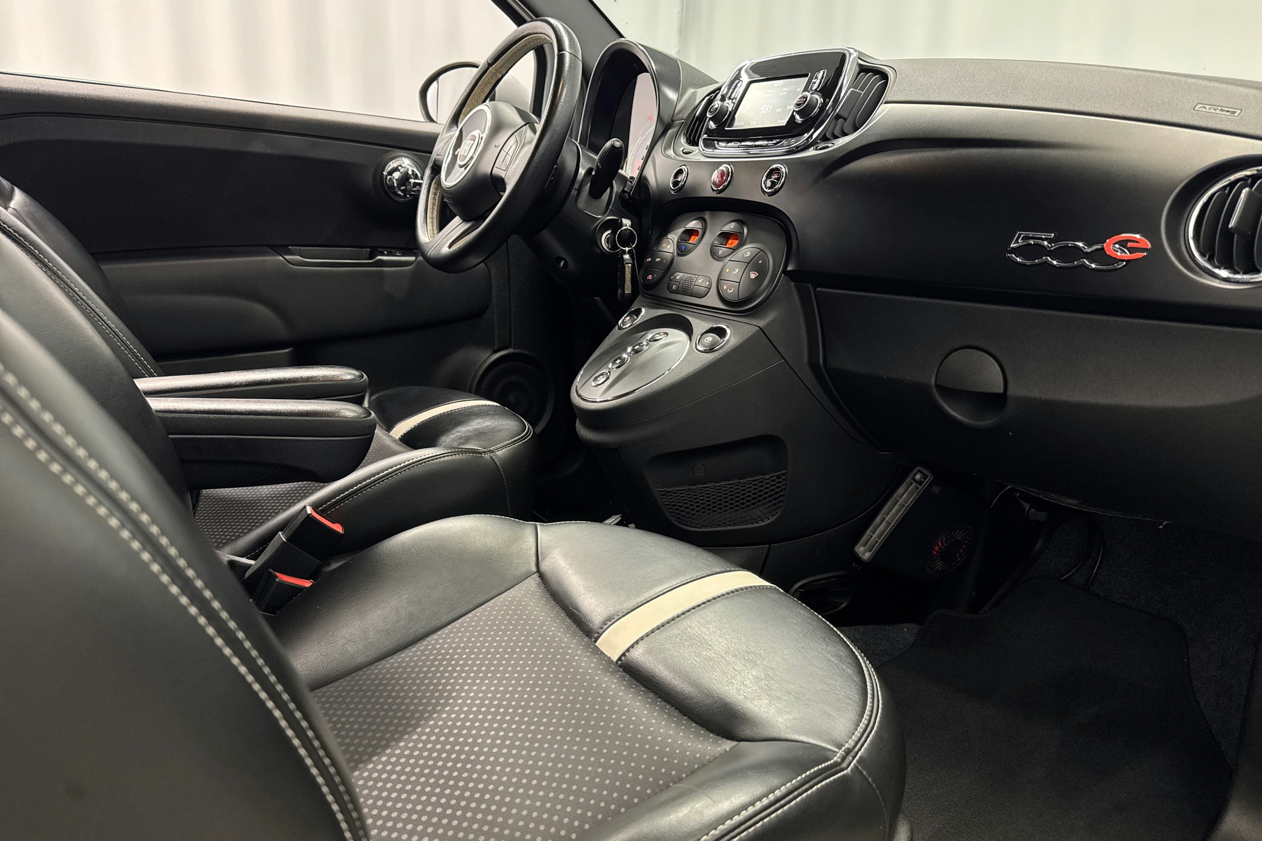 harmaa Fiat 500e 2017 kuva 20.