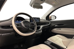punainen Fiat 500e 2021 kuva 7.